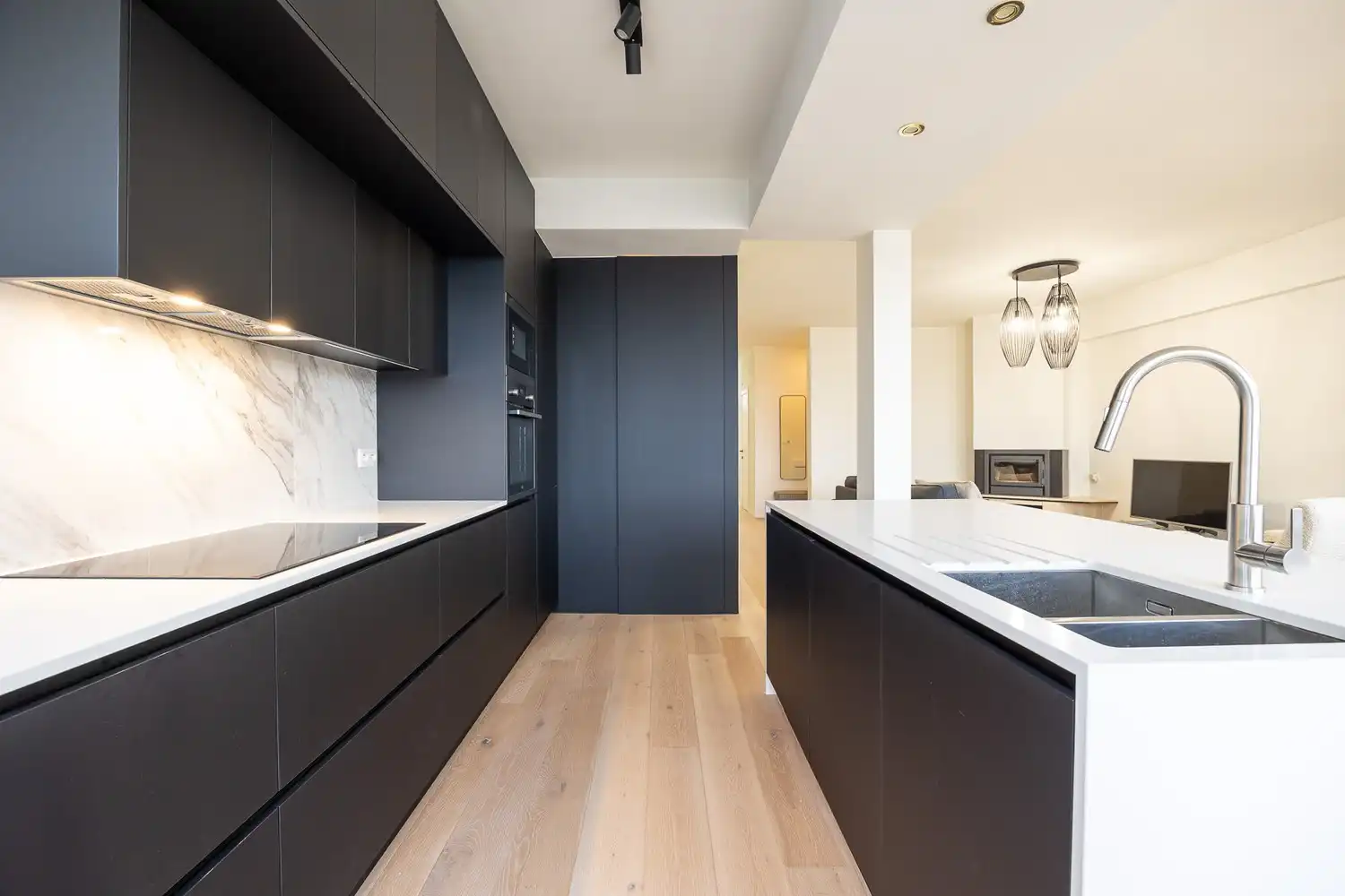 Stijlvol 2-slp app met terras en panoramisch uitzicht over Antwerpen foto 7