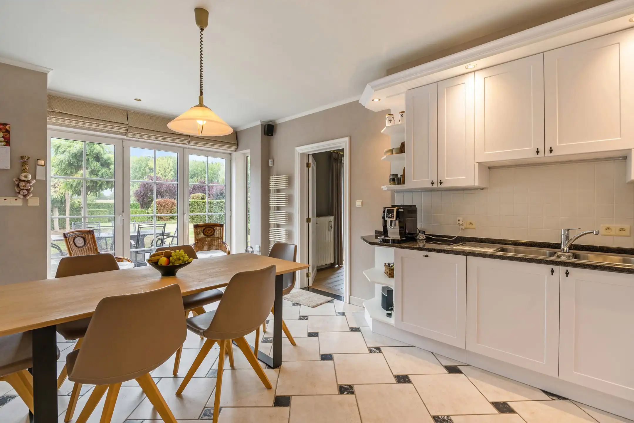Exclusieve villa met zonnige tuin in Mal foto 15