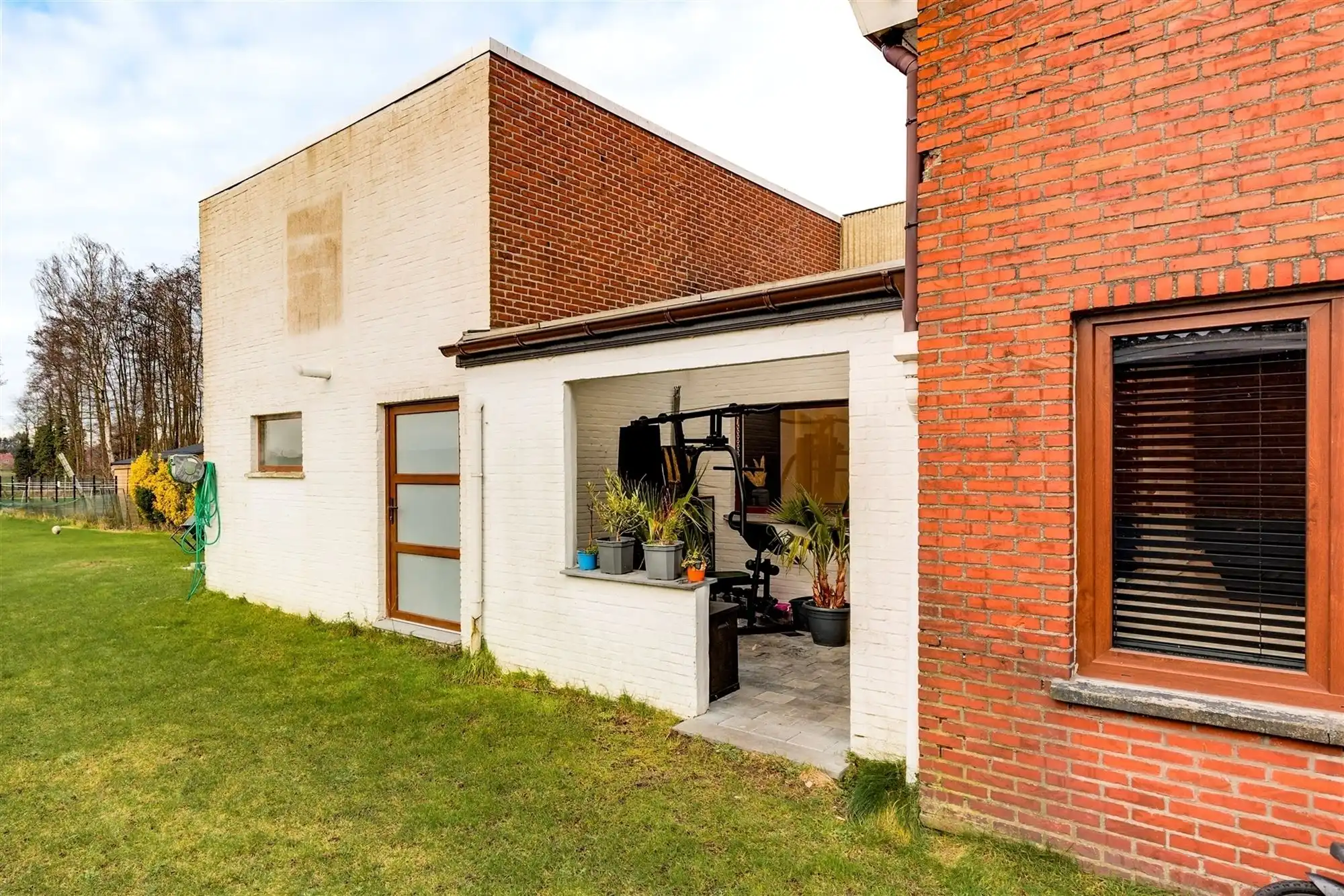 Knap gerenoveerde gezinswoning op een ruim perceel foto 31