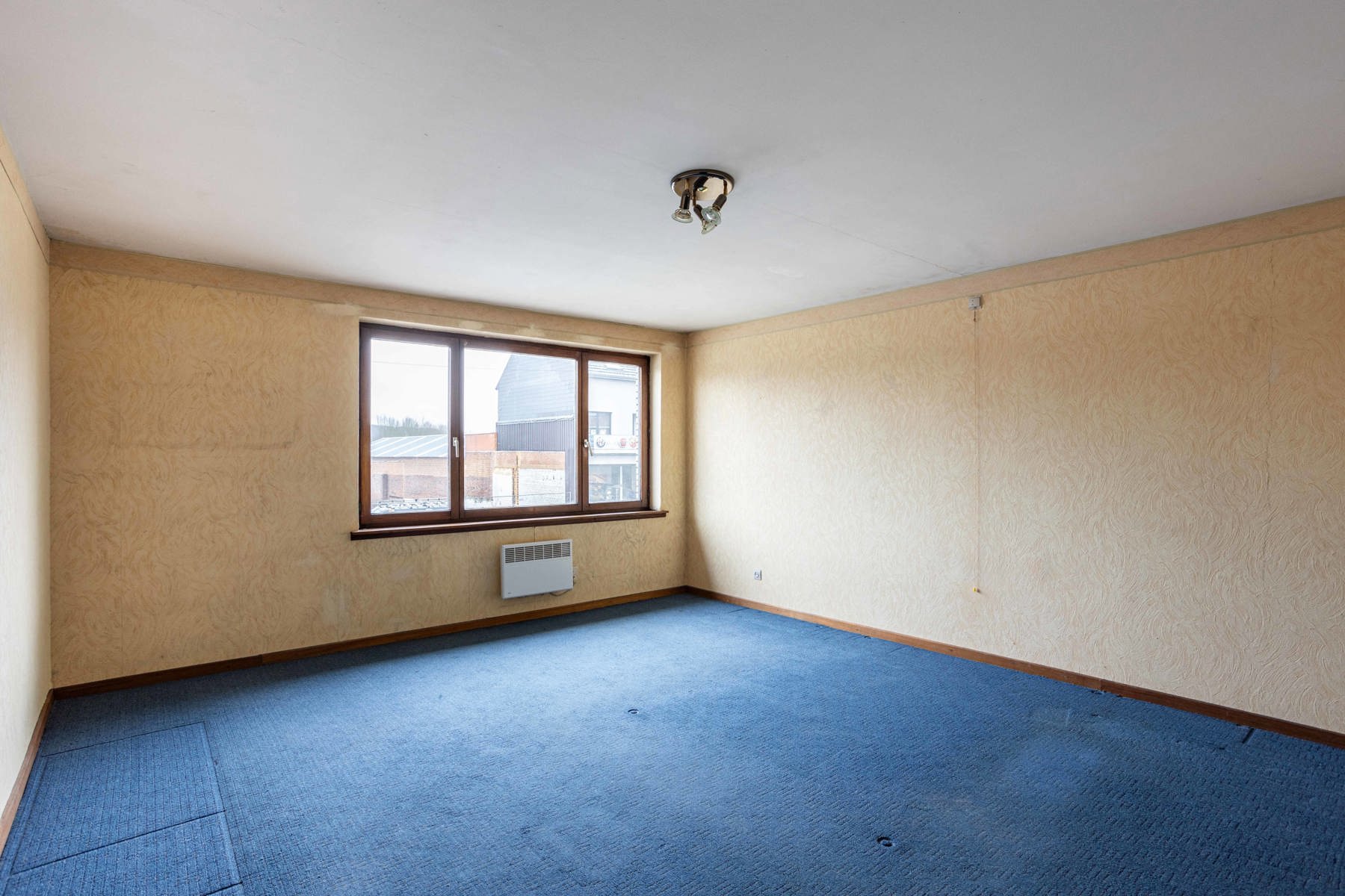 Gesloten bebouwing met garage en drie slaapkamers.  foto 12