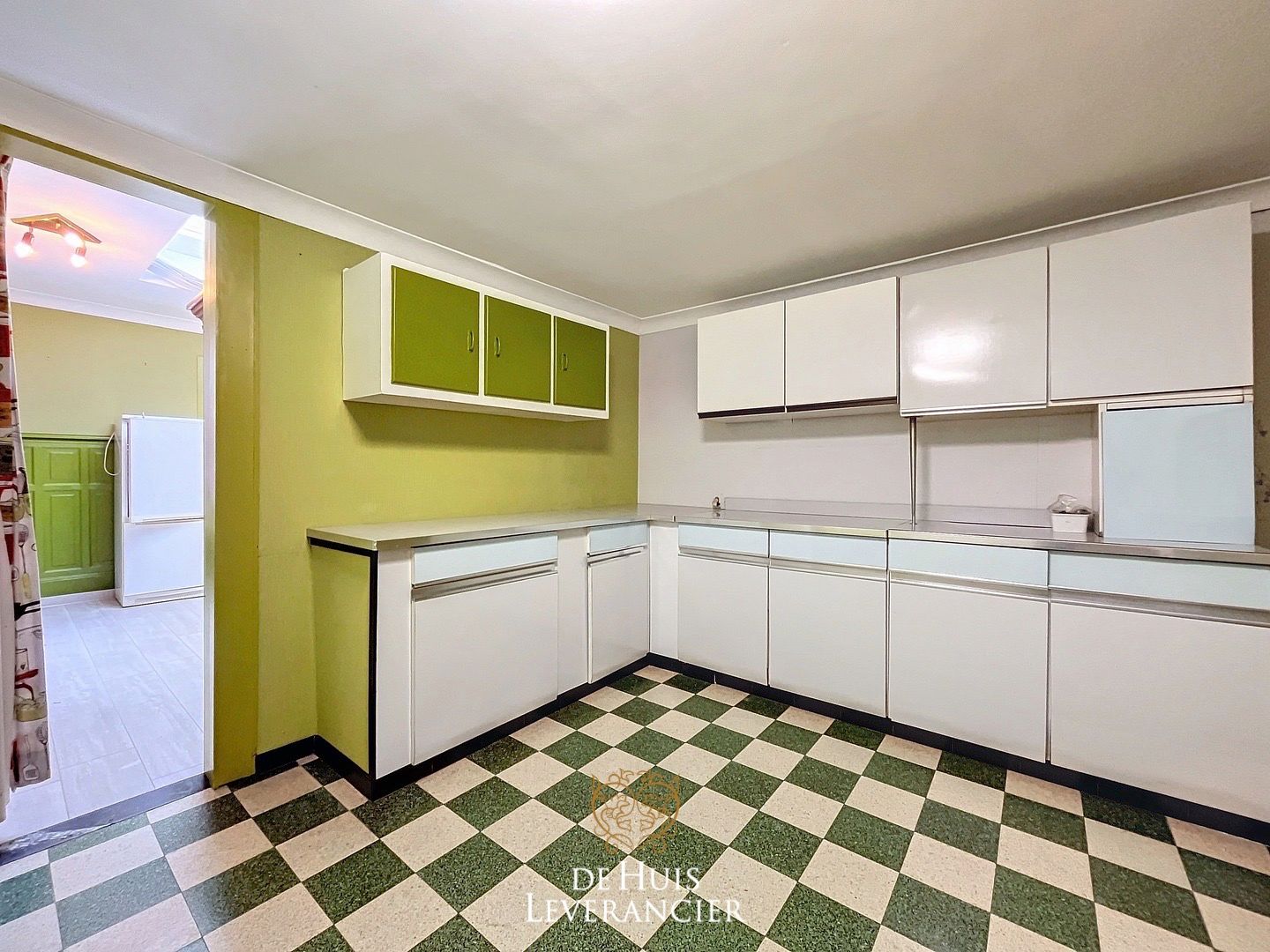 Leuke, te moderniseren woning met 3 slpks en grote tuin ! foto 7