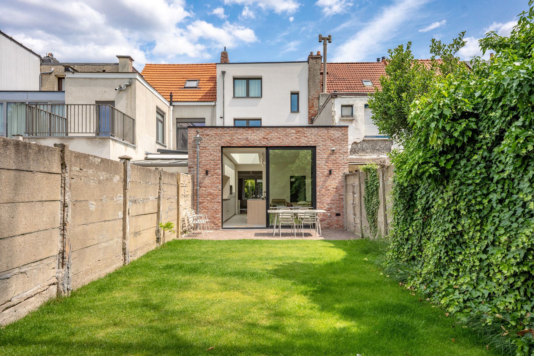 Instapklare woning met 3 slaapkamers, 2 badkamers en tuin! foto 6
