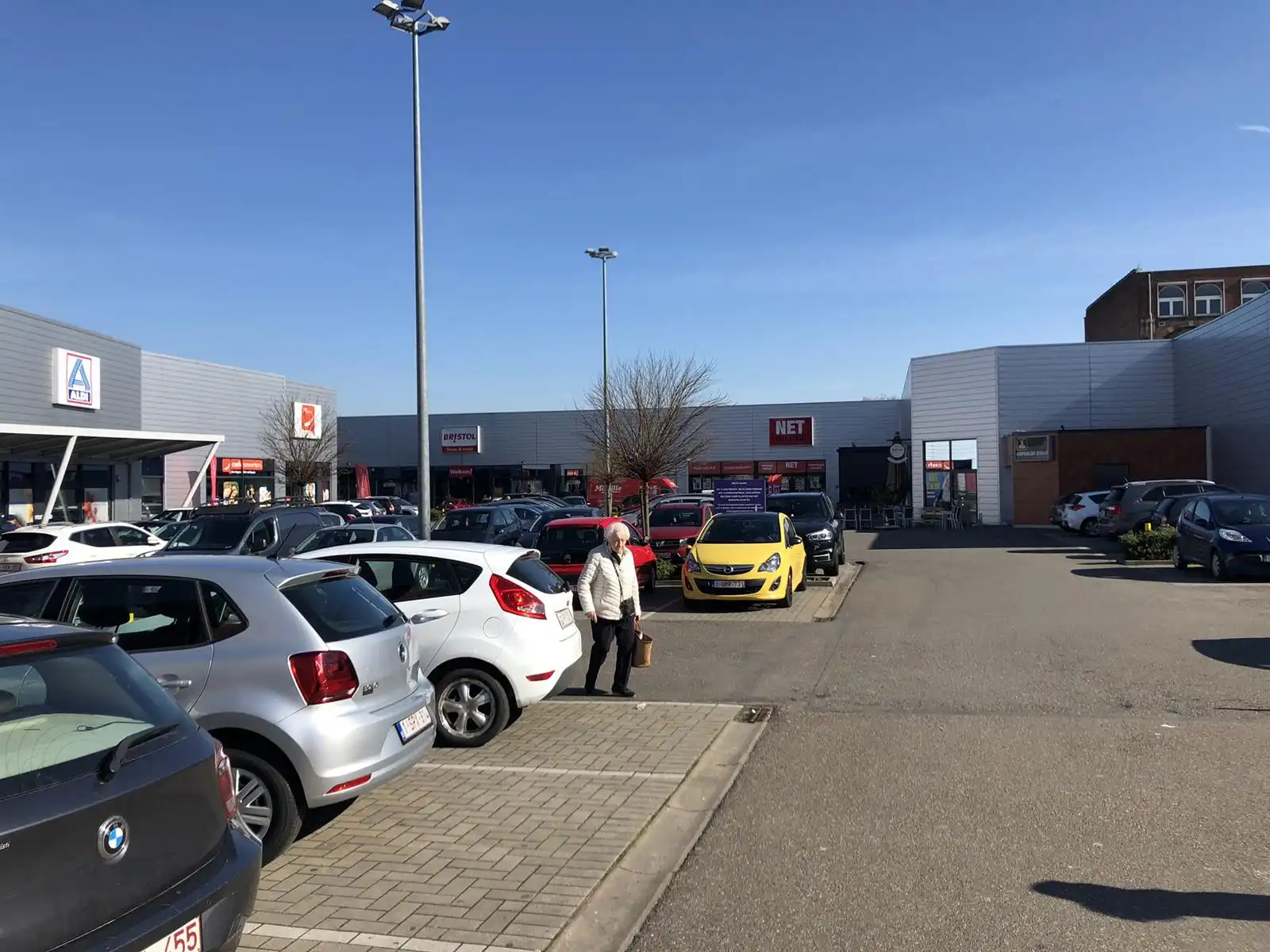 Handelspand (800 m²) te huur – Rooseveltcenter Vilvoorde foto 2