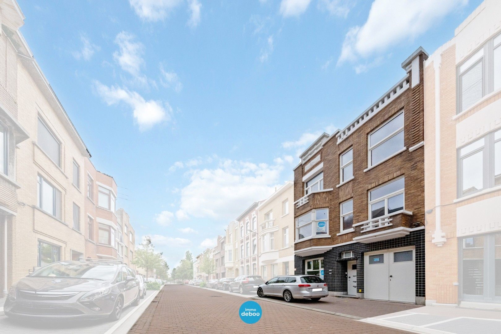 Gebouw met ruime werkplaats/garage & 3 appartementen foto {{pictureIndex}}