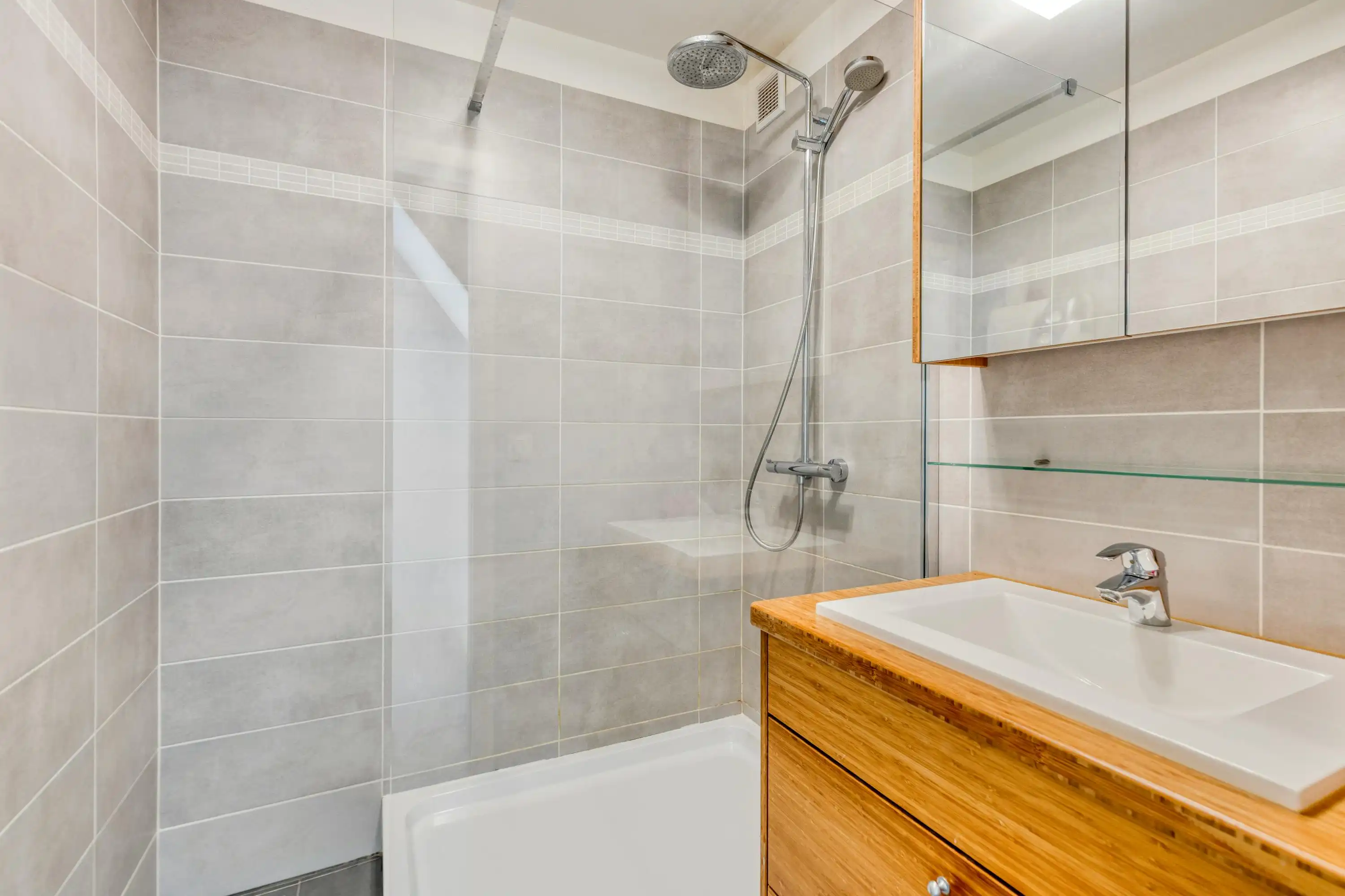 Appartement met 2 slaapkamers en garage te Sint-Idesbald foto 10