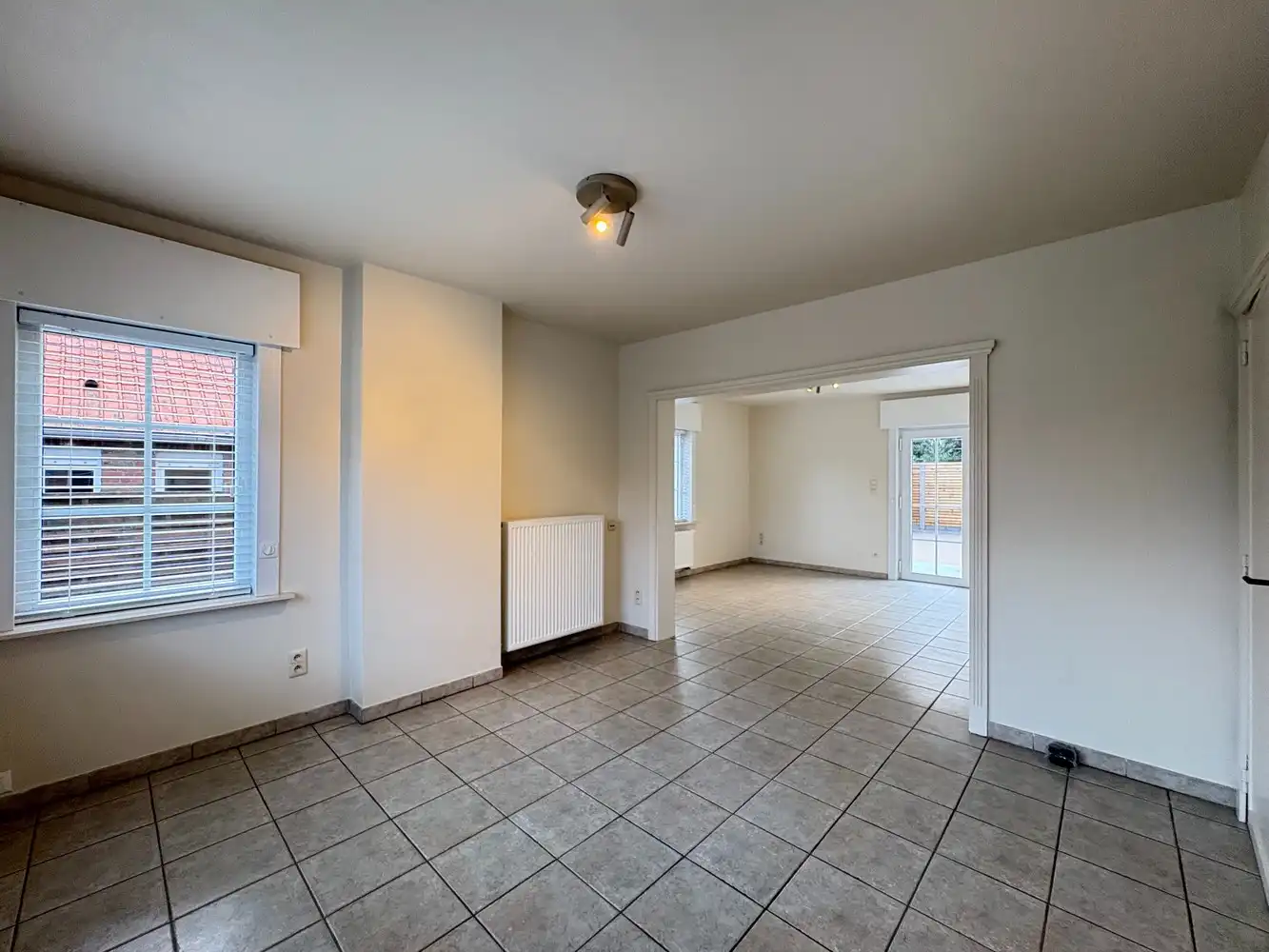 Charmante, gerenoveerde halfopen woning met tuin + garage foto 3