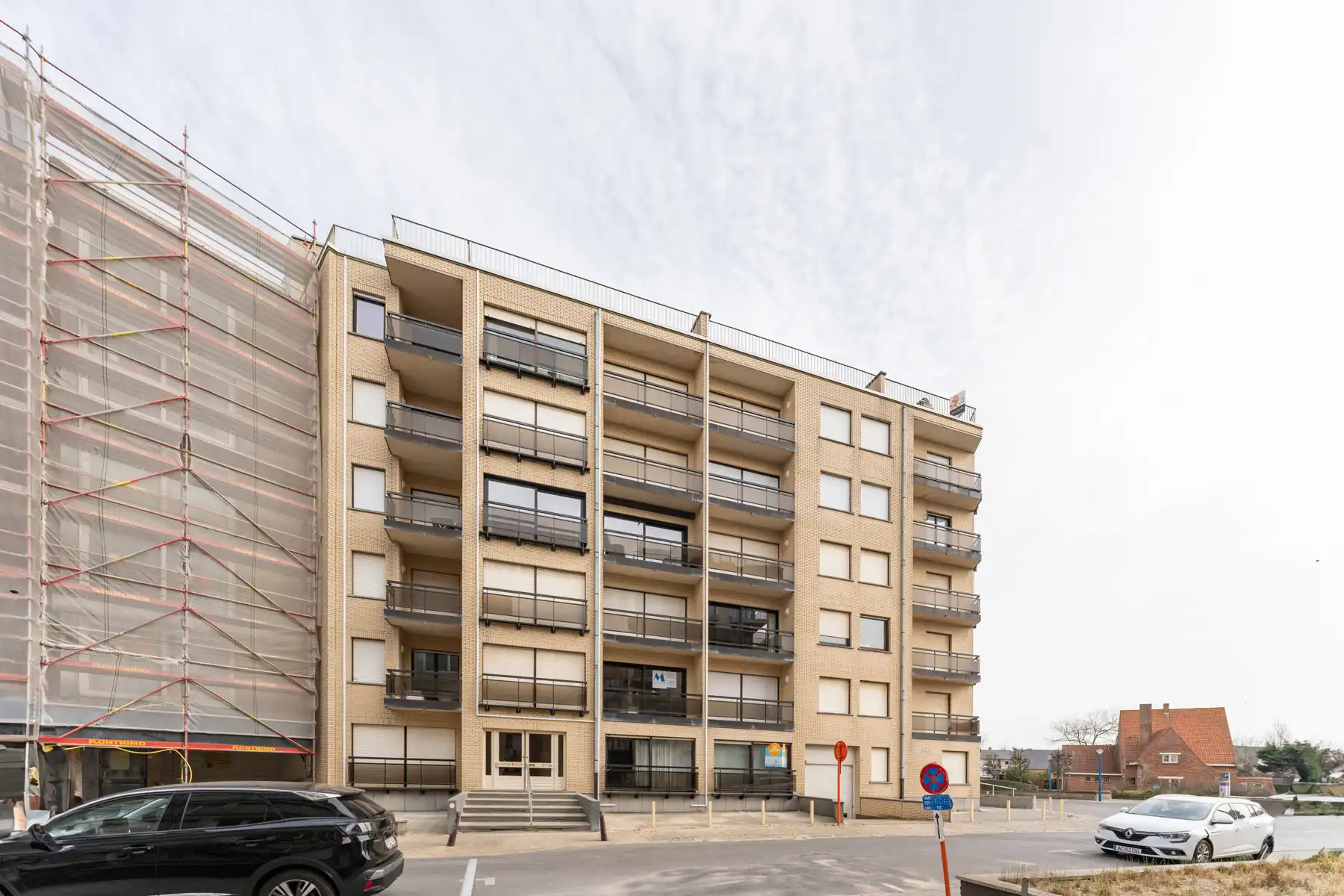 Gesloten garagebox vlakbij zee foto 2