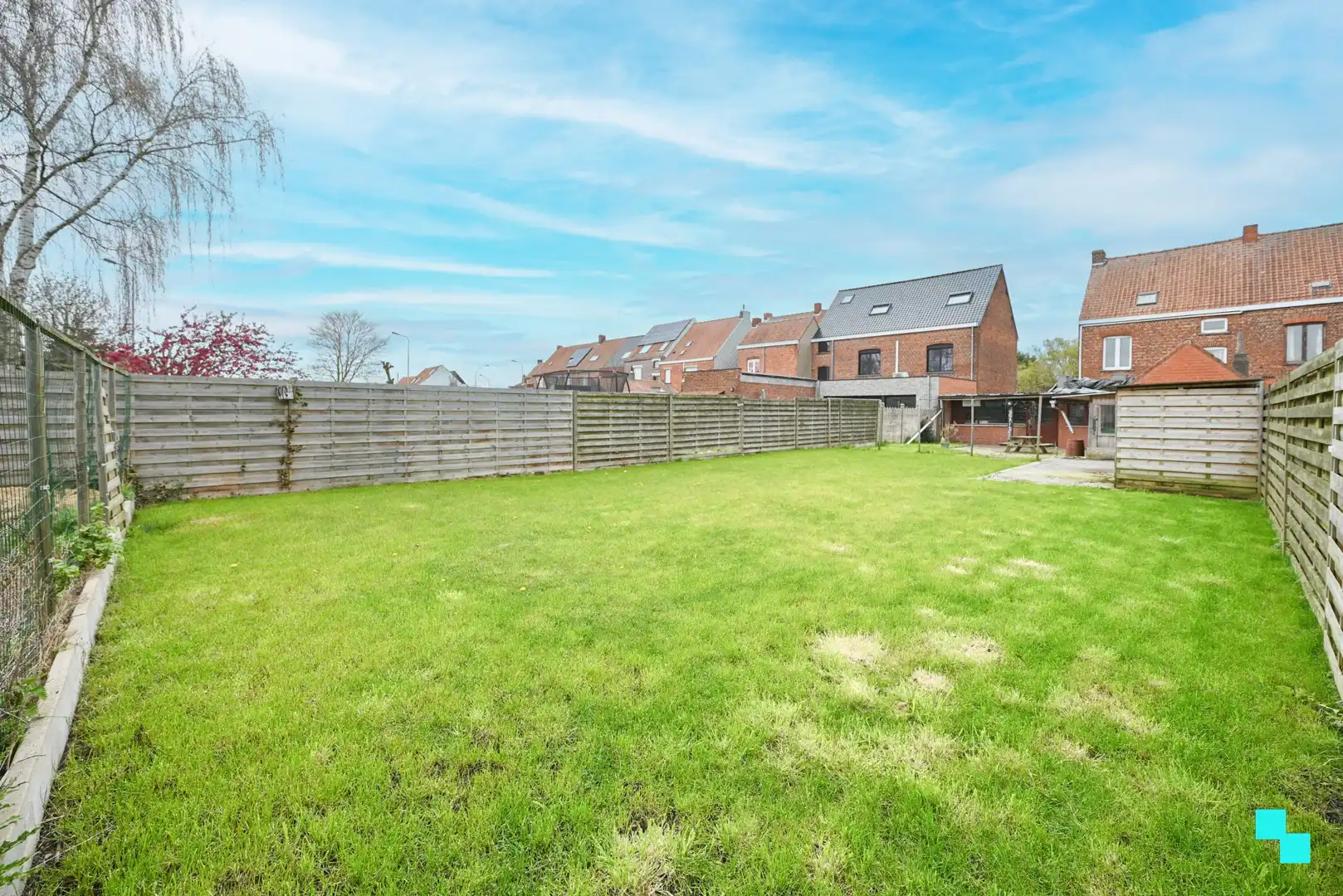 Te renoveren gezinswoning met ruime opslagruimte/garage foto 19