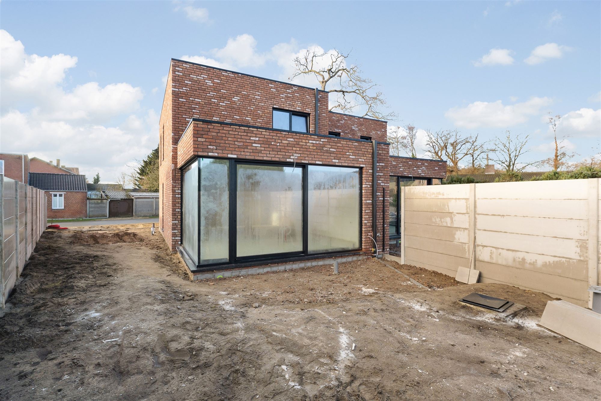 VOLLEDIG AFGEWERKTE NIEUWBOUWWONING OP CENTRALE LIGGING TE BERINGEN foto 5
