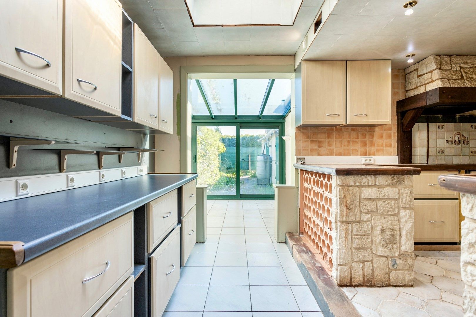 Te renoveren woning met 3 slpk  foto 6