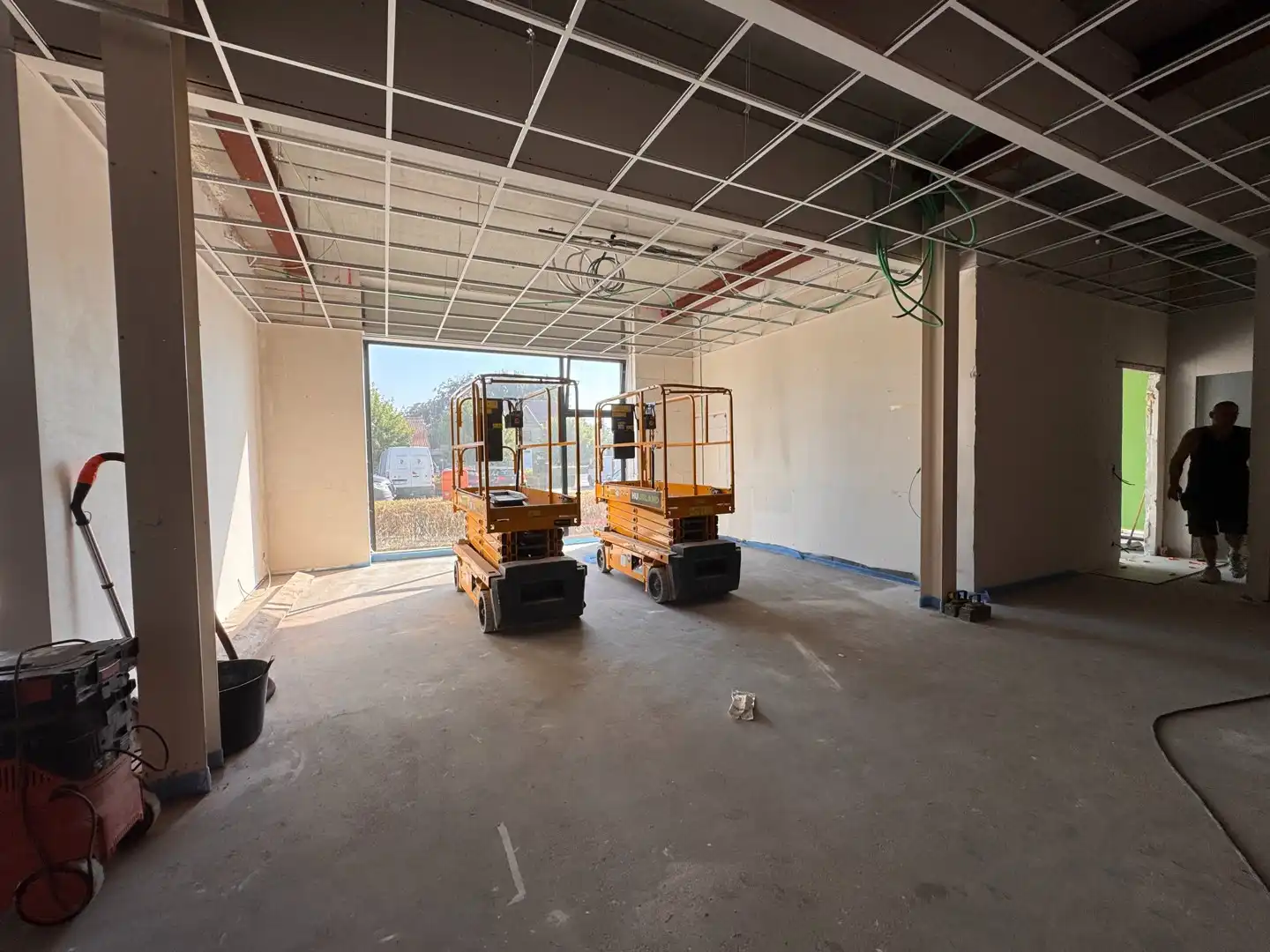 Kantoorruimte van 300 m² te Oostkamp foto 2
