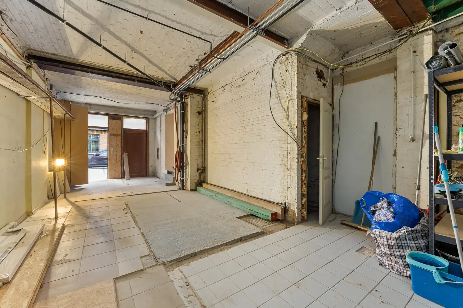Uniek multifunctioneel gebouw met polyvalente ruimte (±300 m²) en gerenoveerde triplexwoning met terras. foto 9