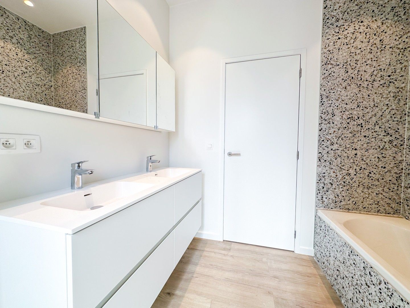 Uniek 2 slaapkamer nieuwbouwappartement te huur in het centrum van Sint-Niklaas foto 8