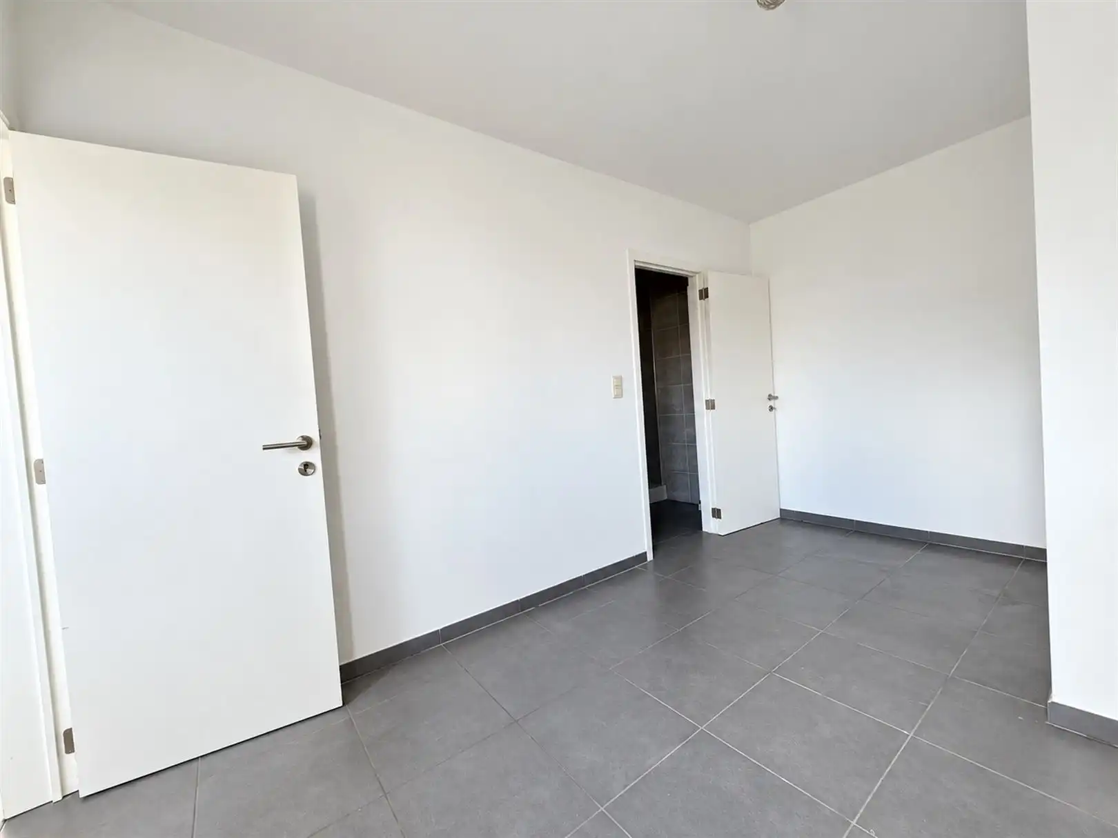 Instapklaar recent appartement aan stadsrand van Sint-Niklaas foto 7