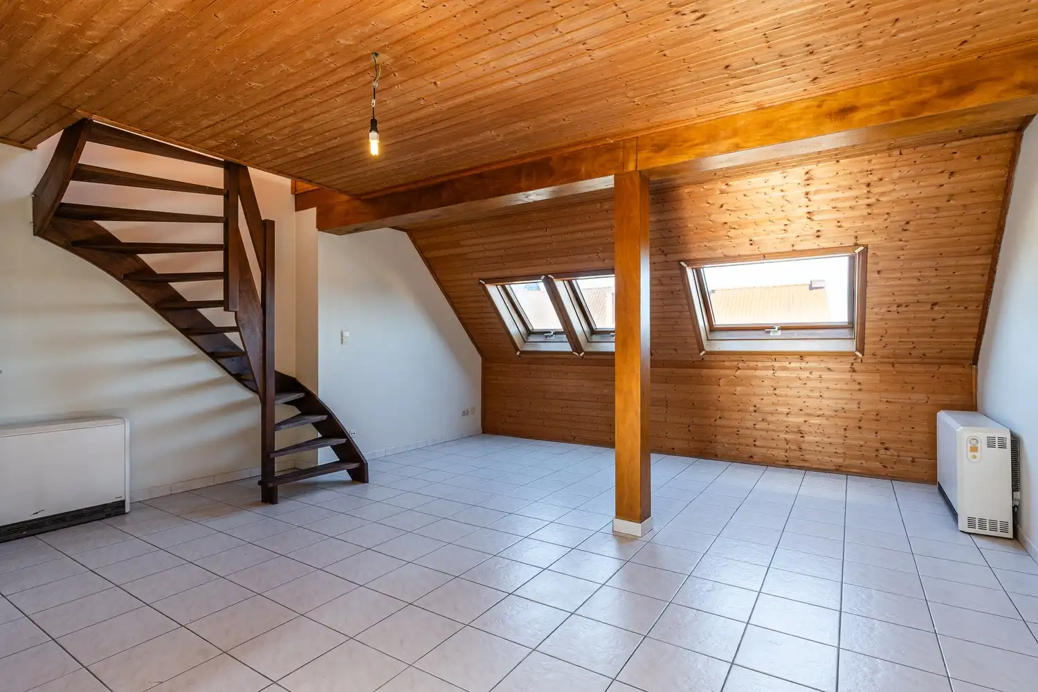 Instapklaar goed gelegen duplexappartement in centrum Eeklo foto 4