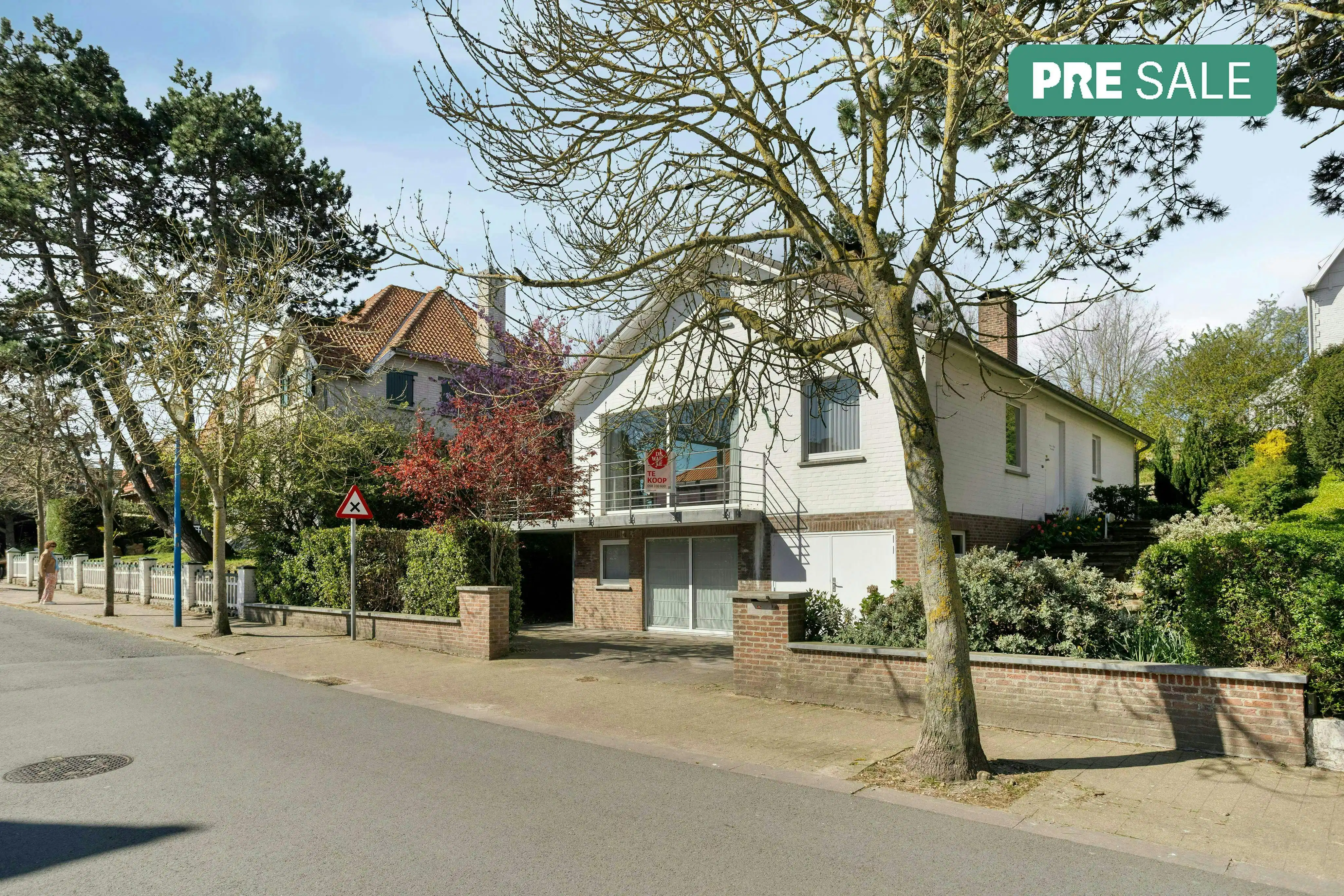 Gerenoveerde woning met 6 slaapkamers in centrum Koksijde-Bad foto {{pictureIndex}}
