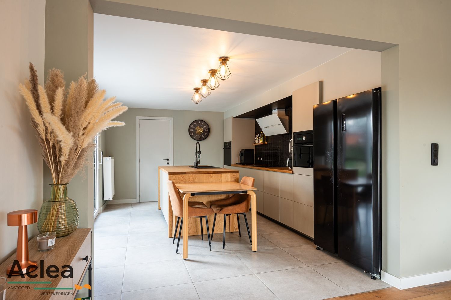 Stijlvolle, ruime woonst op een mooi perceel foto 12