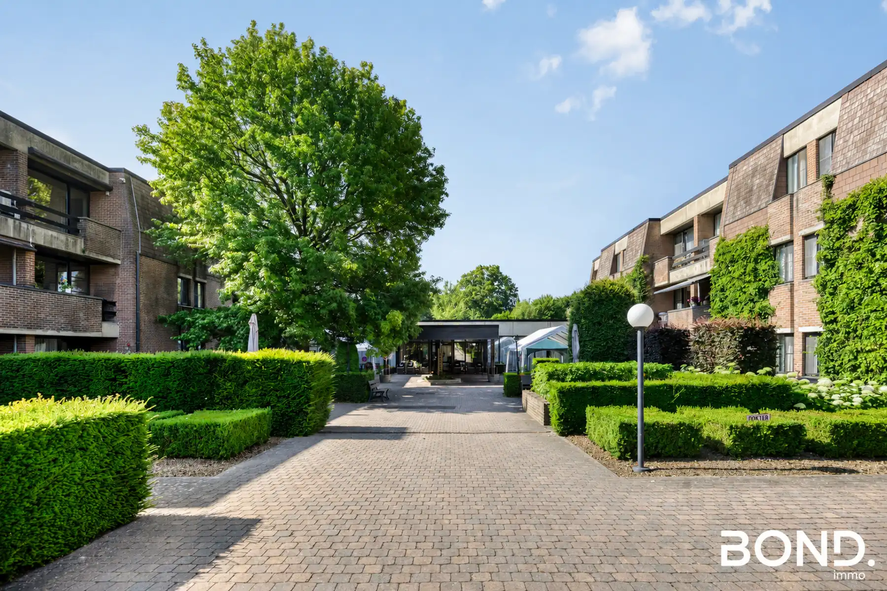 Gerenoveerde serviceflat in een rustige en groene omgeving foto 2
