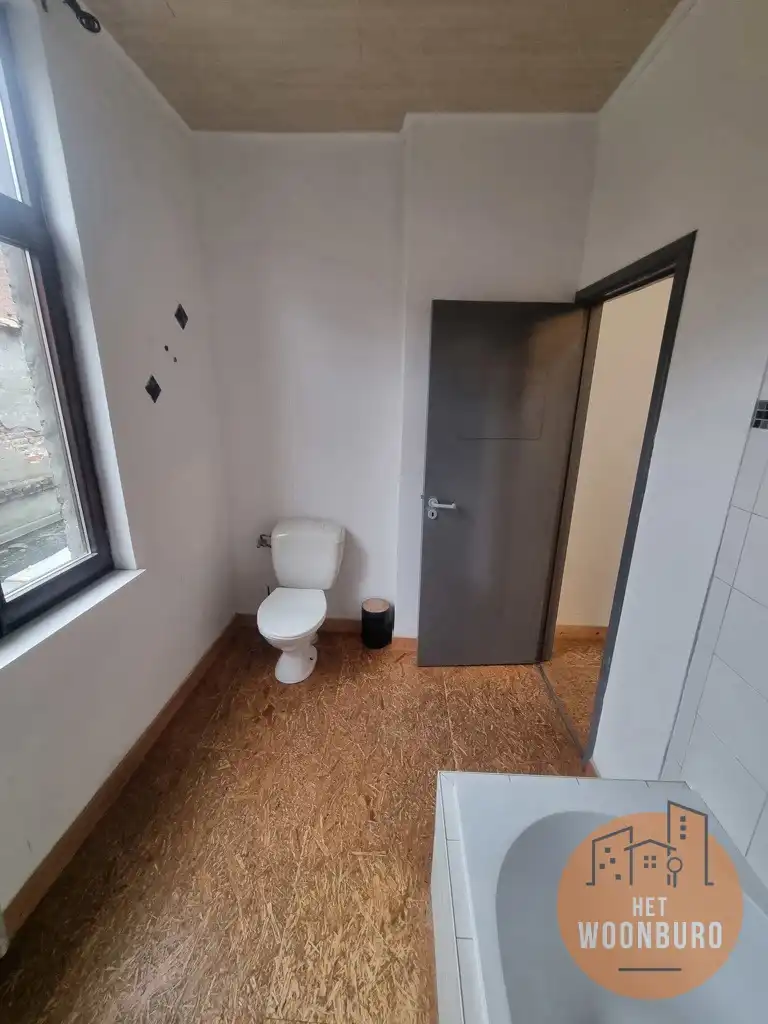 Rijwoning met 1 slaapkamer en zolderkamer foto 6