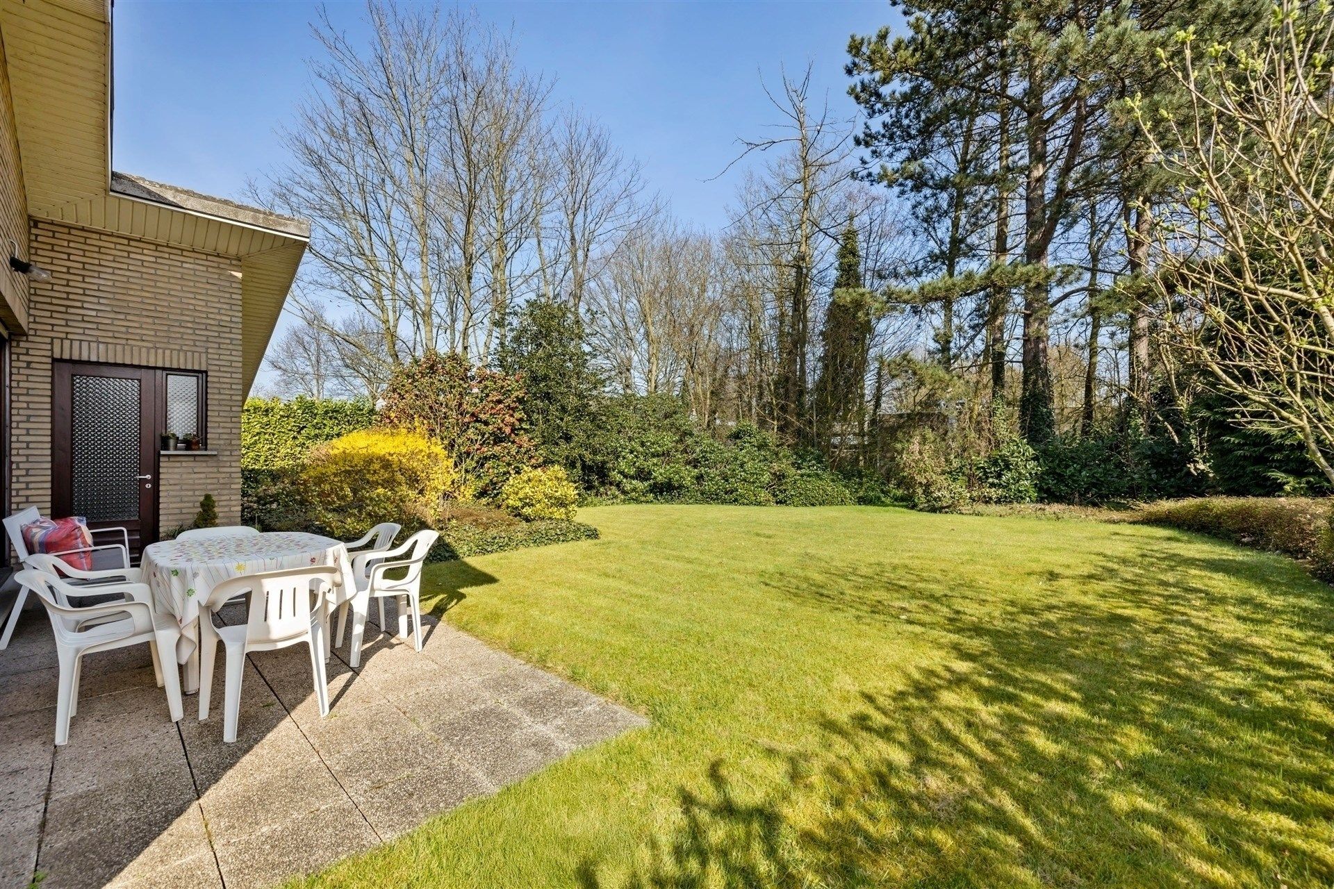 Uitstekend gelegen gezinswoning (type bungalow) met 4 slaapkamers, garage en een aangename tuin (1.067m²) foto 24