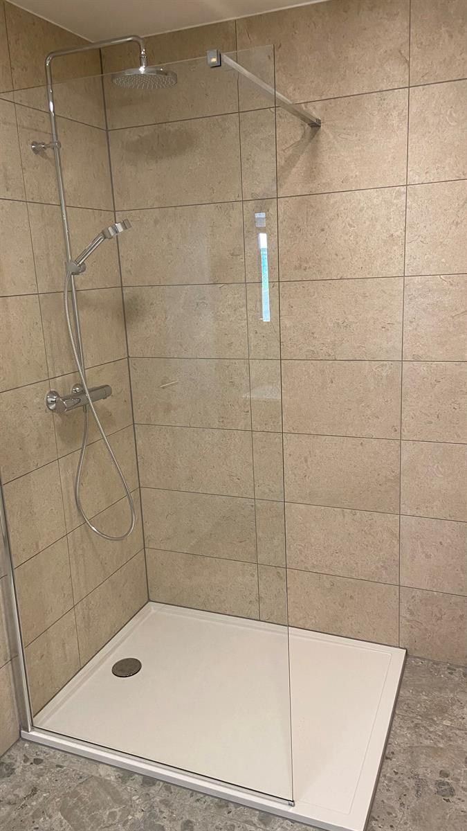 GELIJKVLOERS APPARTEMENT MET TWEE SLAAPKAMERS EN PRIVATIEVE TUIN foto 8