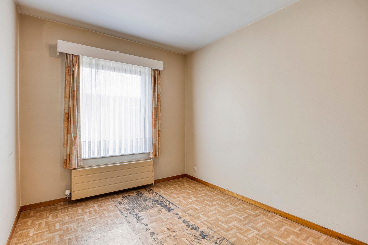 GELIJKVLOERS APPARTEMENT MET 3 SLAAPKAMERS EN INPANDIGE GARAGE TE HALEN! foto 16