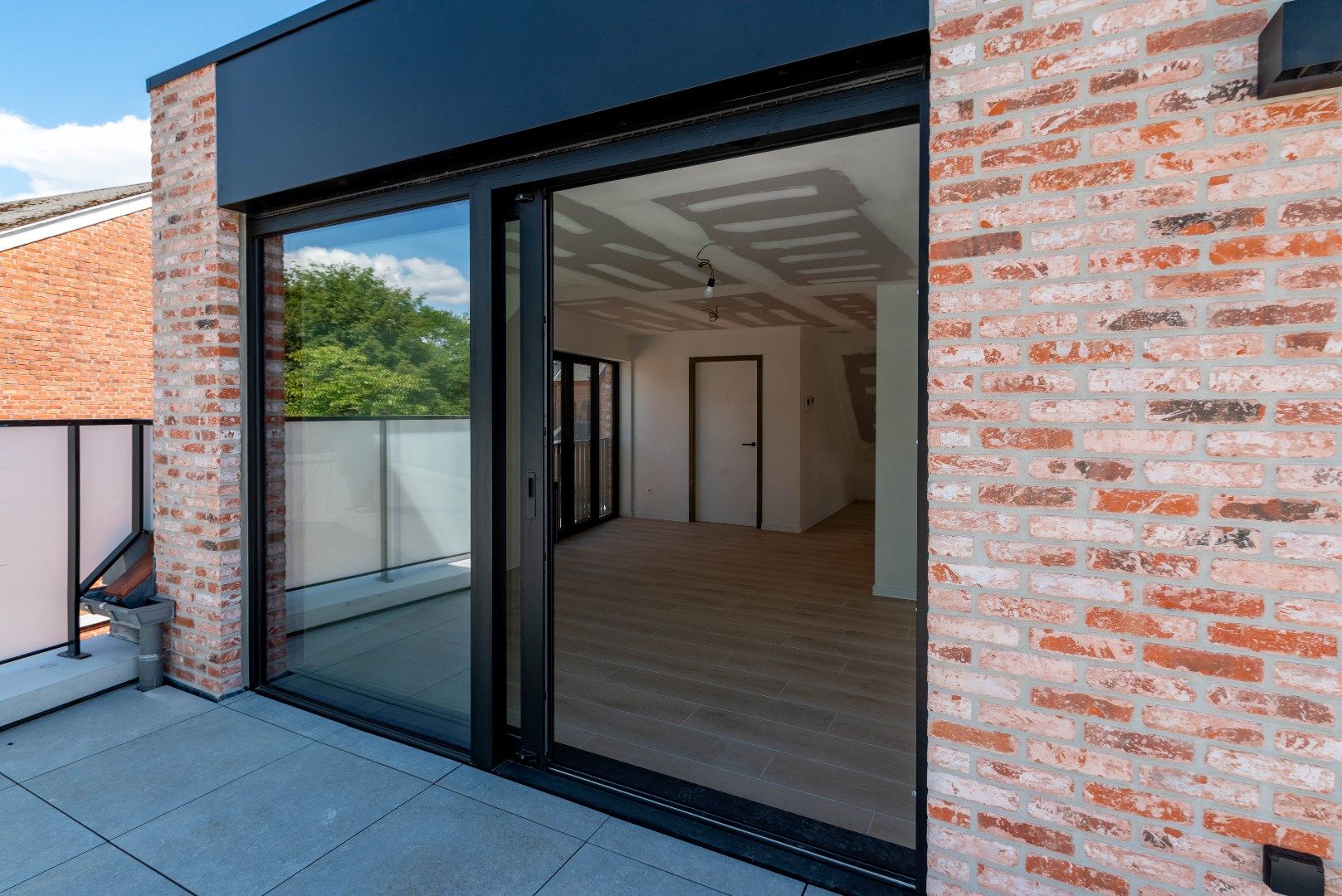 Nieuwbouwappartement met zeer ruim terras  foto 3