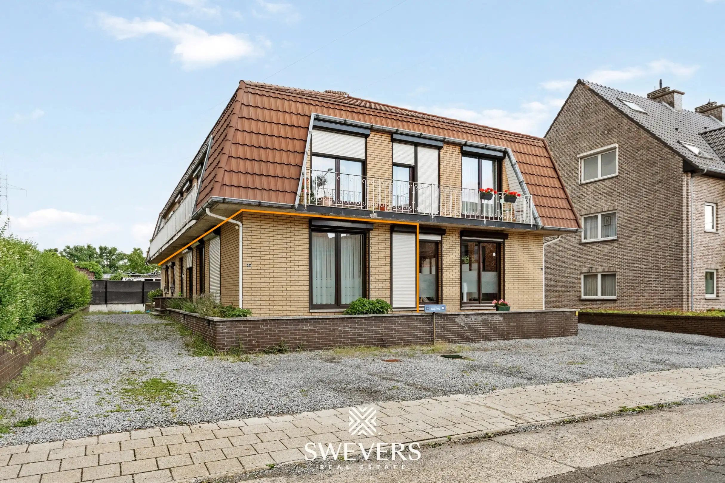 Instapklaar gerenoveerd appartement met 3 slaapkamers en een garage in centrum Houthalen foto 2