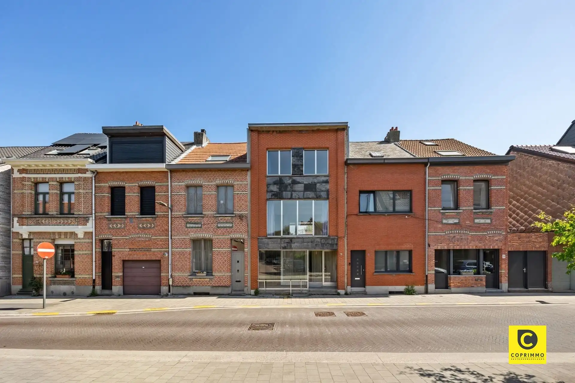 Ruime multifunctionele woning met parking foto 24