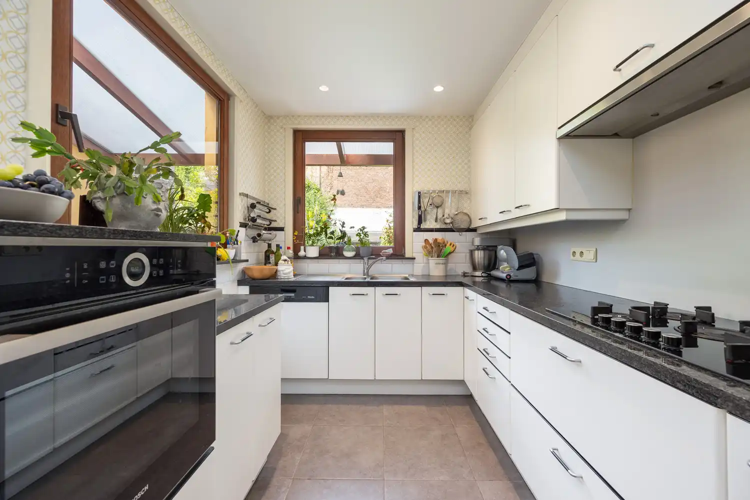 Karaktervolle, instapklare herenwoning met heerlijke stadstuin op toplocatie te Antwerpen-Zuid foto 12