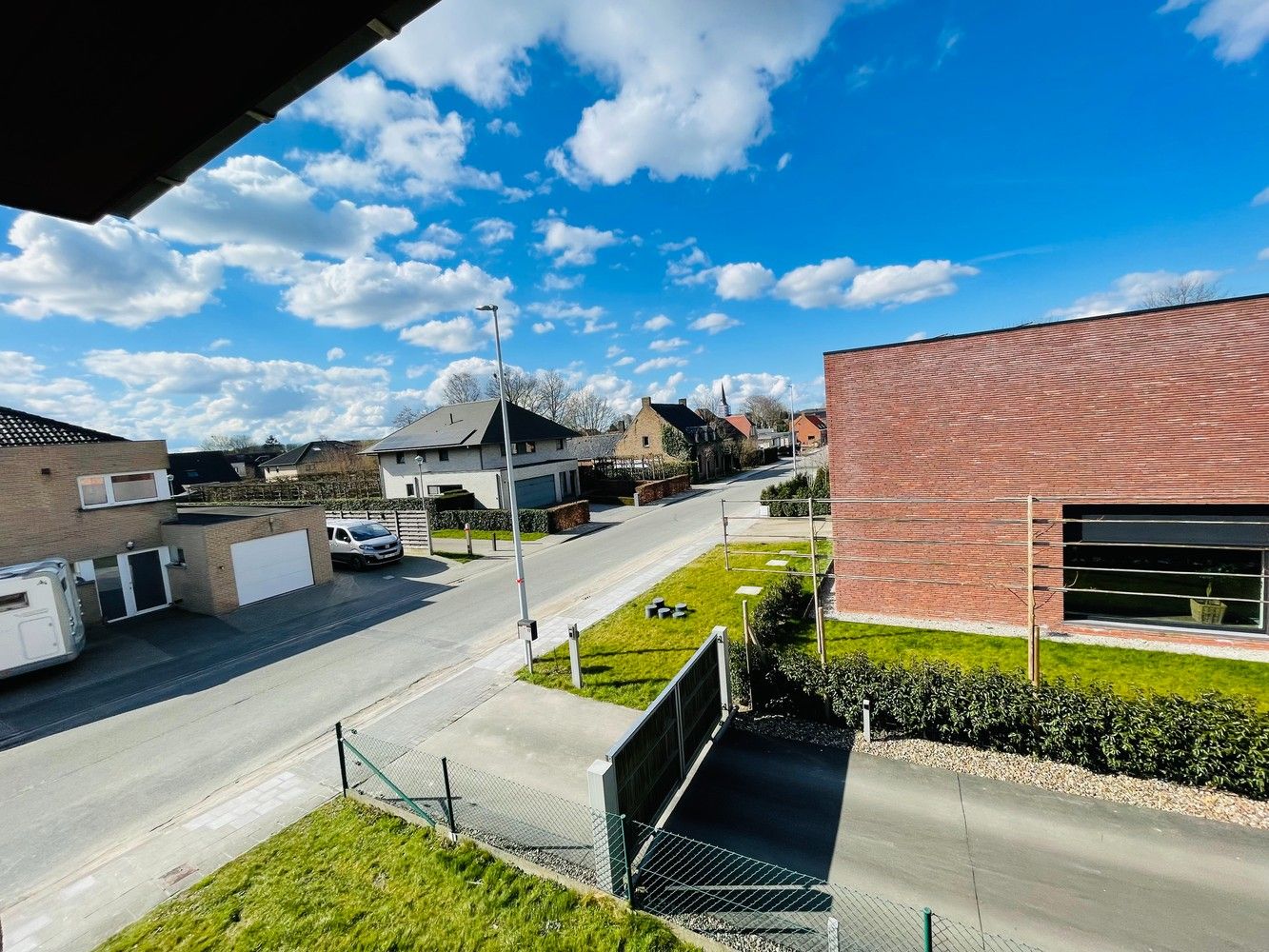 Waardamme , rustige residentiële ligging , RECENT  gebouwde LICHTRIJKE ENERGIEZUINIGE woning met 3 slaapkamers, oprit, tuin en garage. foto 10