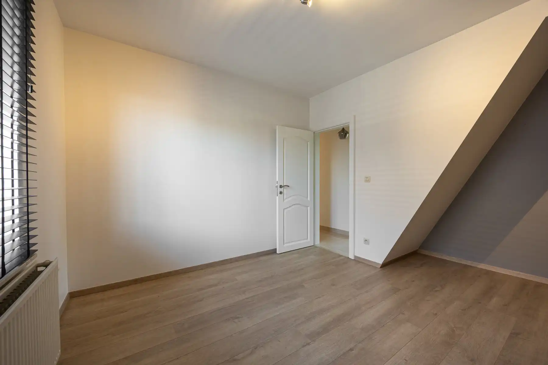 Gerenoveerde laagbouwwoning met grote opslagruimte op ca 1.374m² (opsplitsing tot 2 bouwgronden mogelijk). foto 19