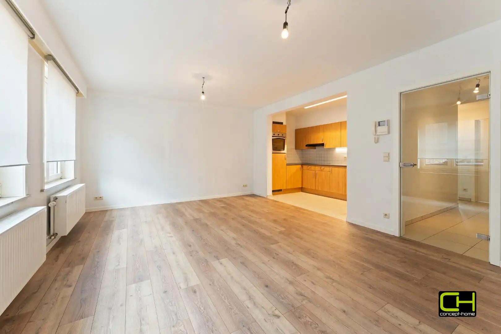 Instapklaar 2 kamerappartement met groot terras en prive parkeerplaats foto 2