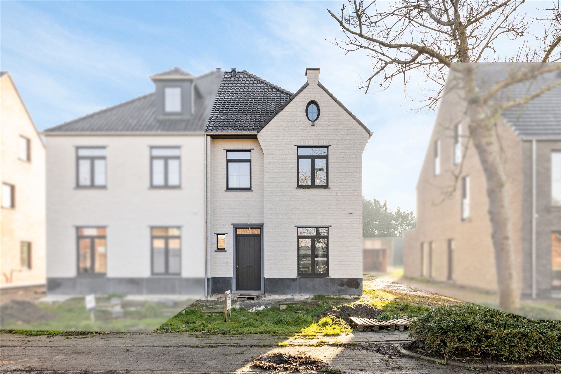 Ruime halfopen BEN-woning met 3 slaapkamers foto {{pictureIndex}}