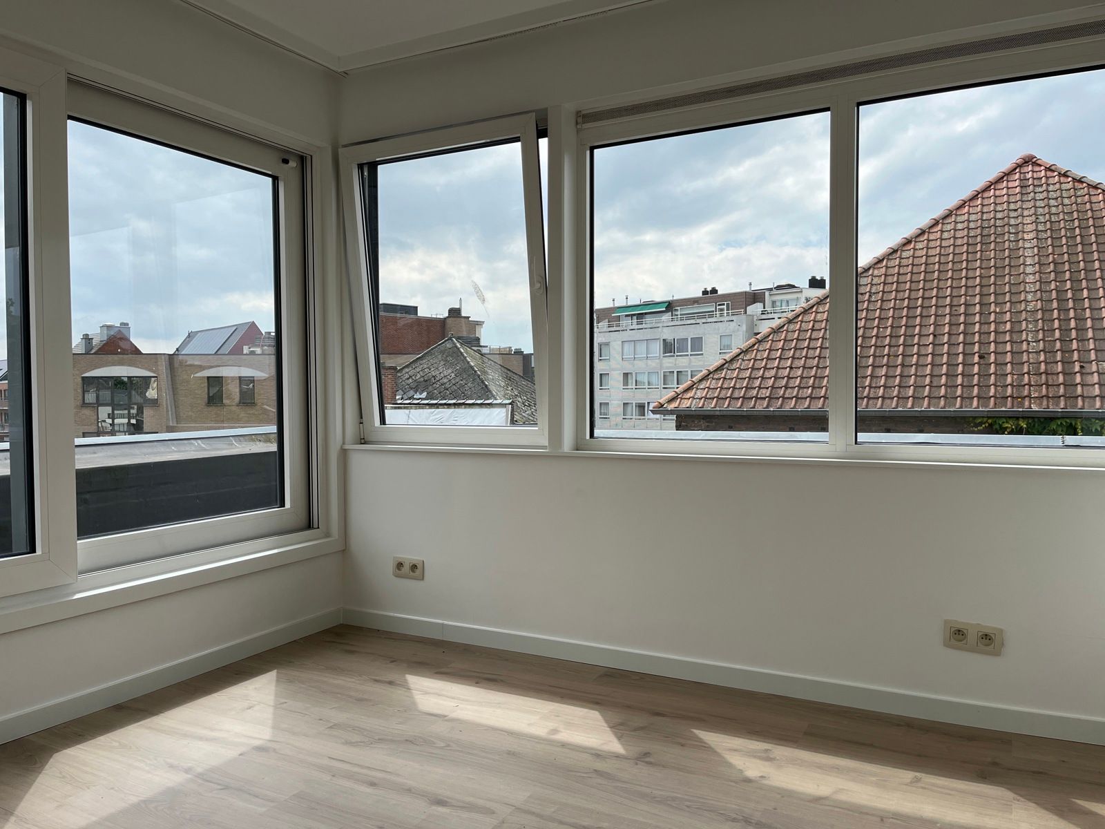 Recente duplex met 1 slaapkamer en bureau foto 15