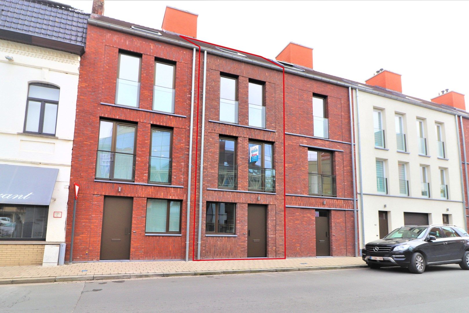 Leuke stadswoning met garage foto {{pictureIndex}}