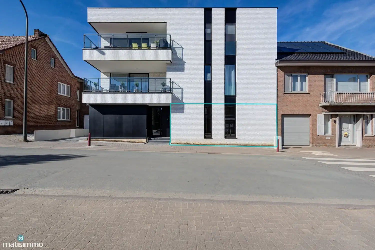 INSTAPKLAAR NIEUWBOUW GELIJKVLOERSAPPARTEMENT MET RUIM TERRAS, BUITENBERGING EN CARPORT IN HET HARTJE VAN HOESELT foto 22