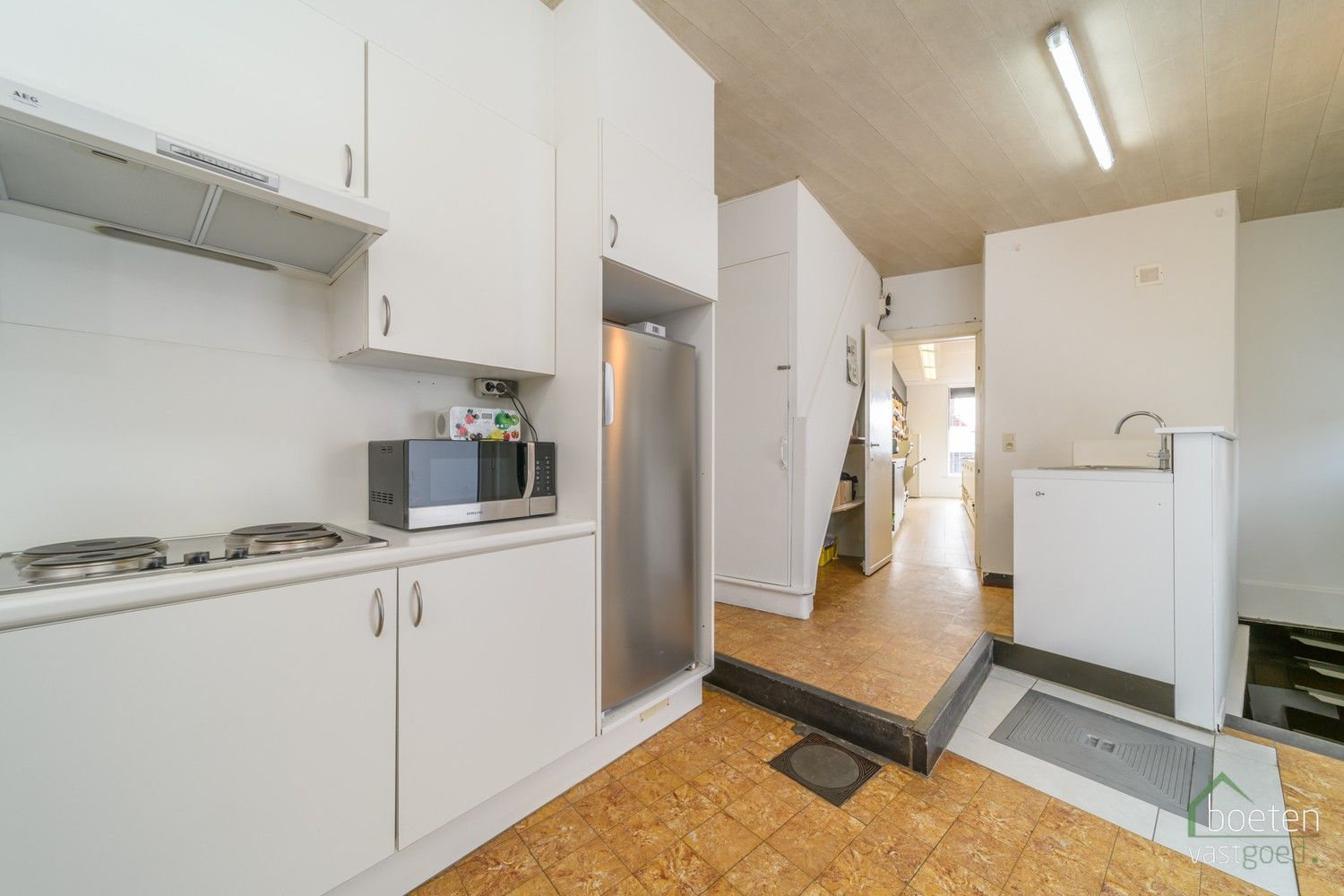 VEURNE: Verkoop van de gekende zaak bakkerij Petit Paris, bestaande uit een gerenoveerde handelsruimte met eveneens (grotendeels) gerenoveerd woongedeelte. foto 12