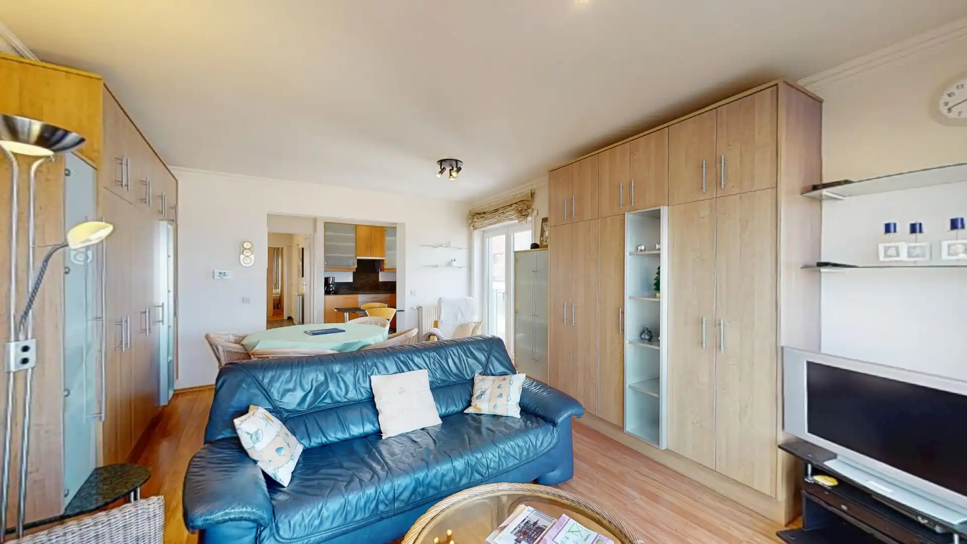 Mooi hoekappartement met frontaal zeezicht op de zeedijk in Heist foto 3
