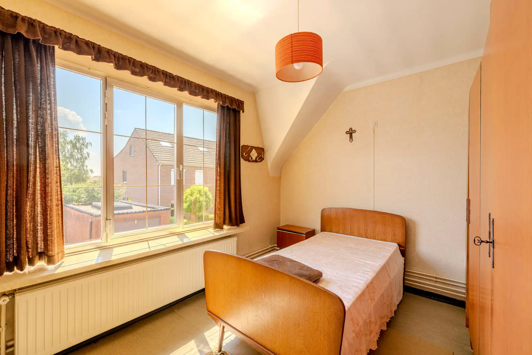 Te renoveren woning met veel potentieel op rustige locatie foto 18