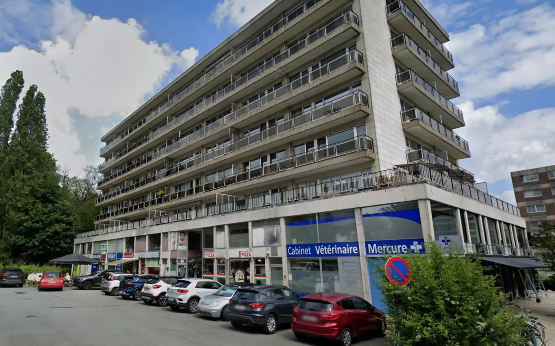 Lichtrijk 1-slaapkamerappartement met terras in Jette foto {{pictureIndex}}