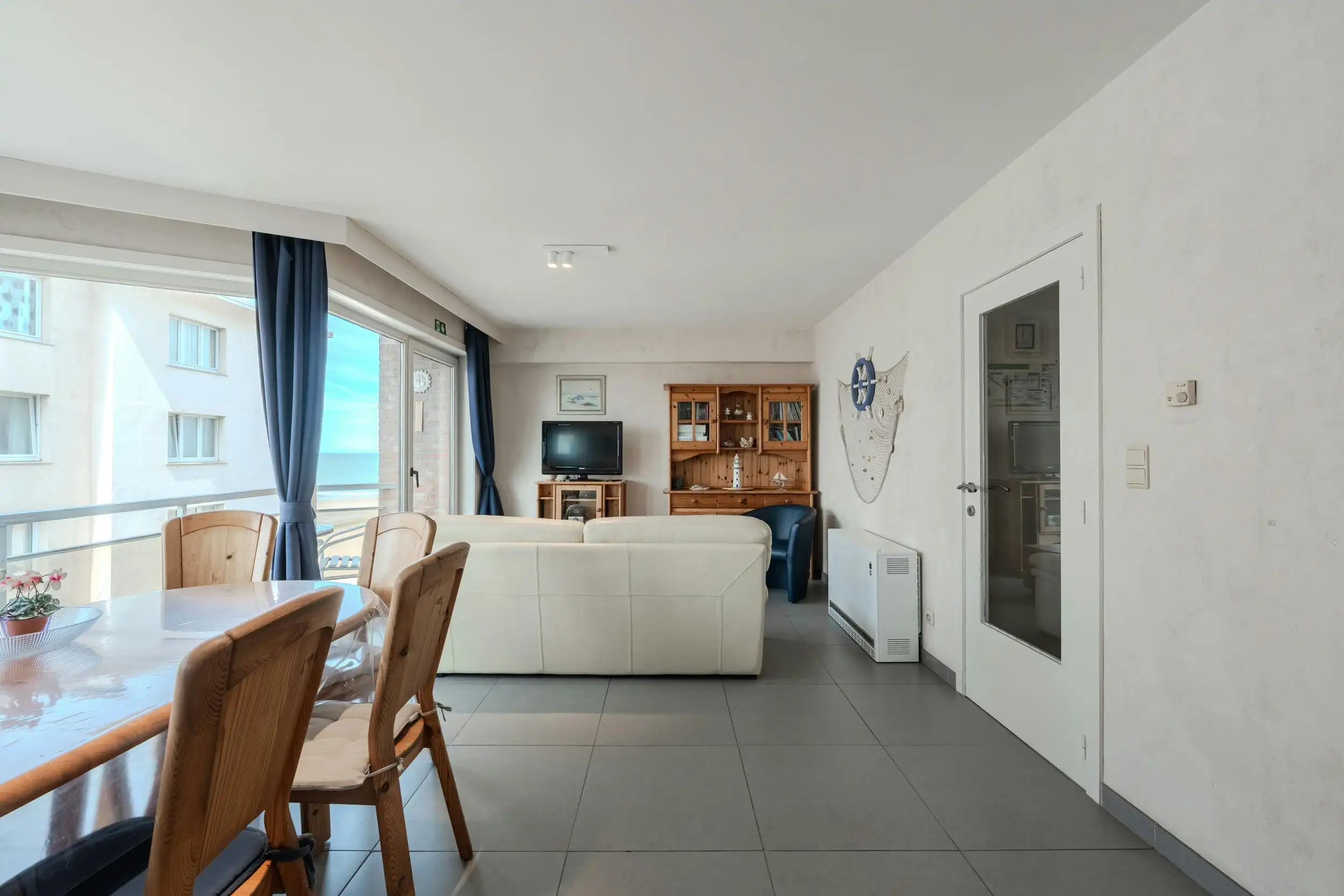 Instapklaar 2 slaapkamer appartement met zijdelings zeezicht foto 6