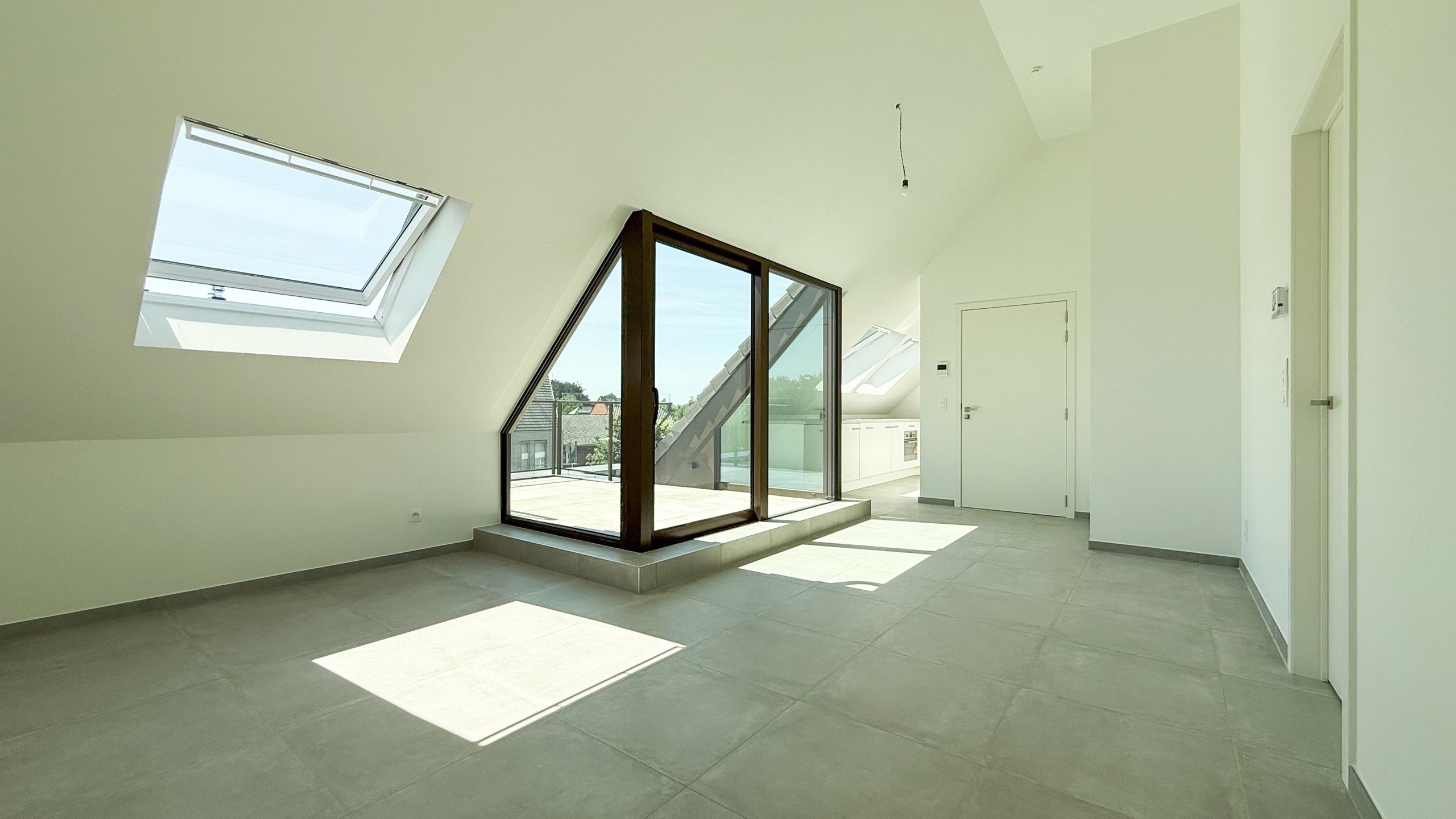 Modern nieuwbouw penthouse met zonneterras en garage! foto 2
