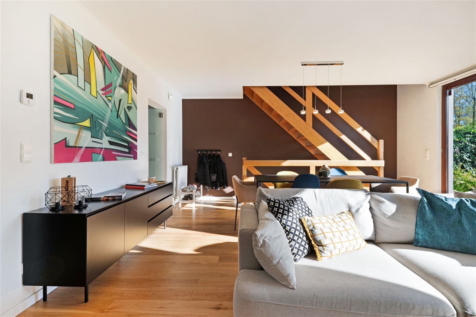 Gezinswoning met tuin en parkeergelegenheid! foto 3