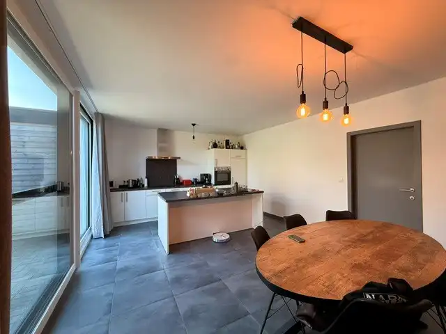 Recent, gelijkvloers appartement afgewerkt met hedendaagse materialen nabij Maaseik! foto 5