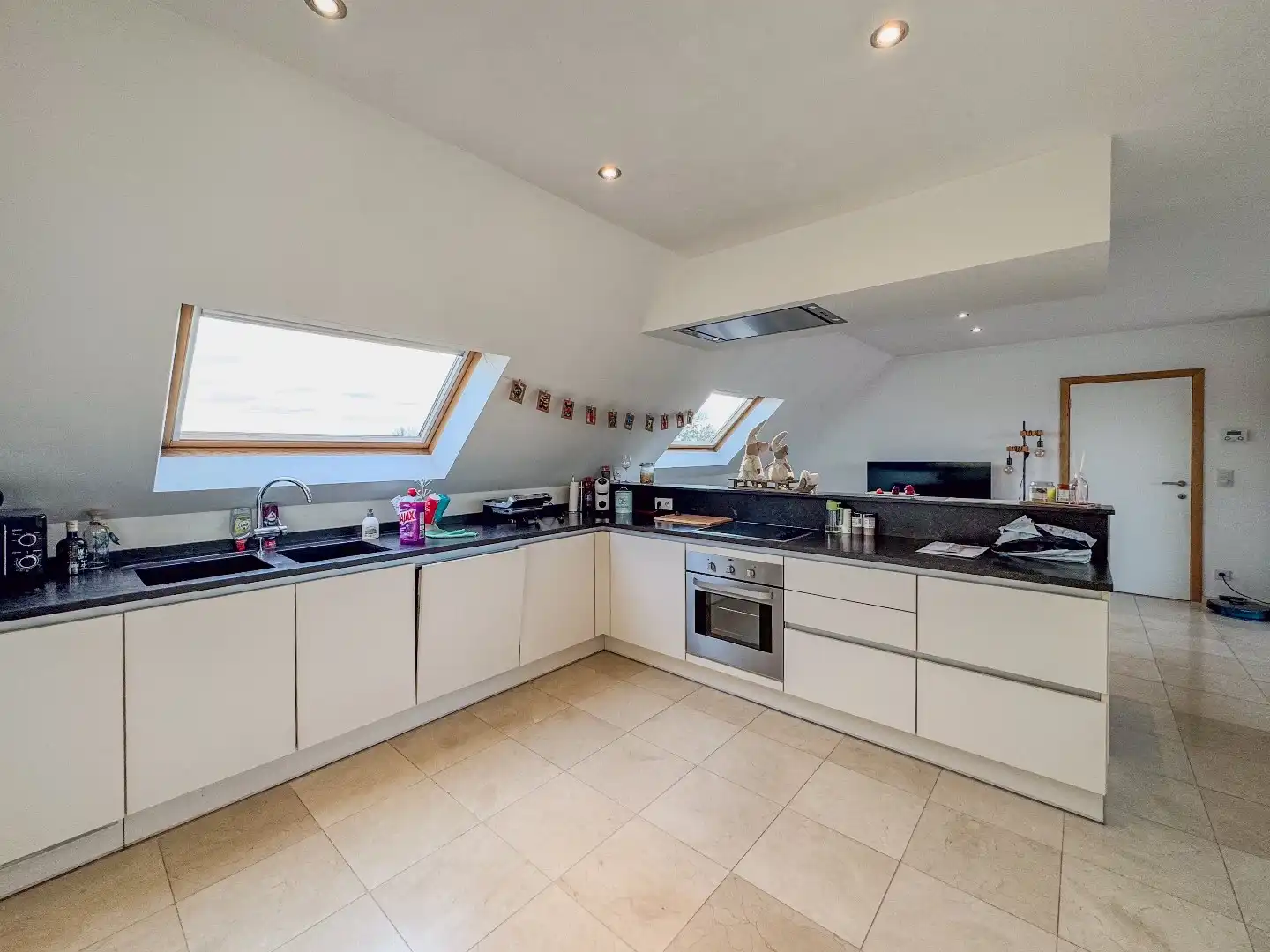 Lichtrijk appartement met 2 slaapkamers, terras en ruime garage. foto 9