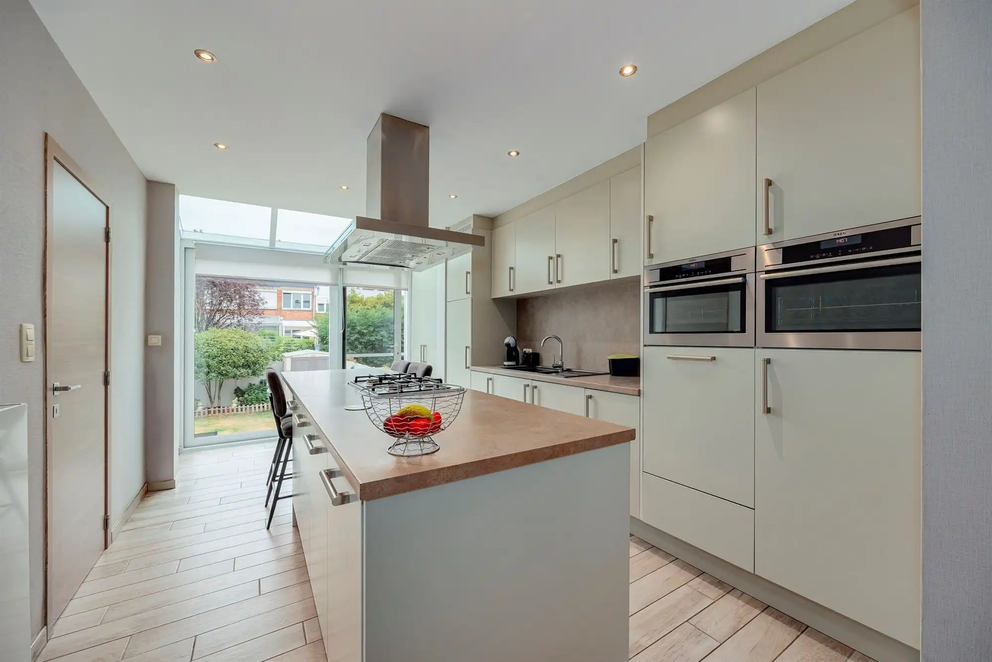 Leuke instapklare woning met 3 slk, garage  en een zonnige tuin foto 9