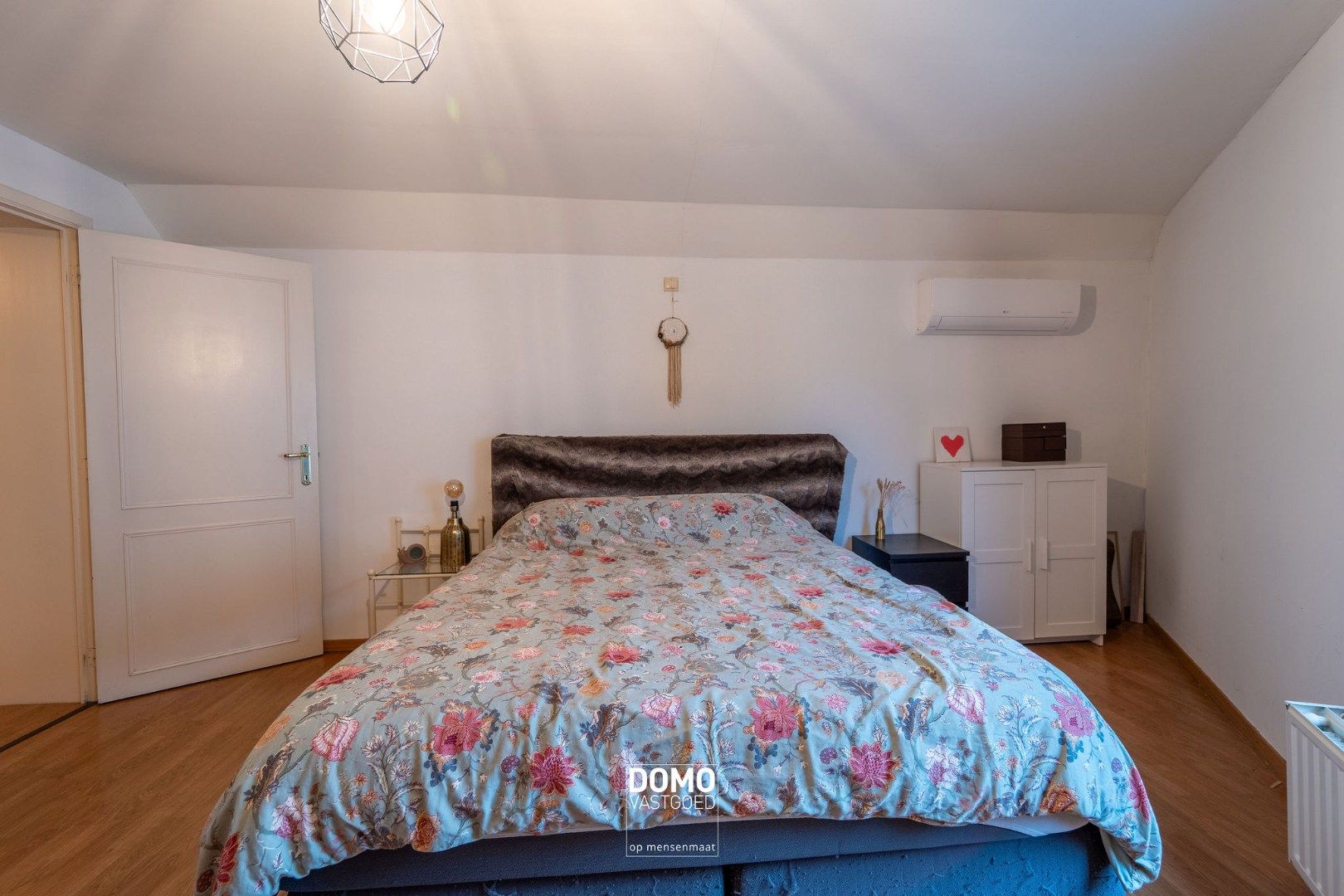 RUIME, INSTAPKLARE EN GERENOVEERDE WONING MET KANTOORGEBOUW INCLUSIEF PARKEERGELEGENHEID, TUIN EN ZWEMBAD TE MIELEN BOVEN AALST (GINGELOM) foto 18