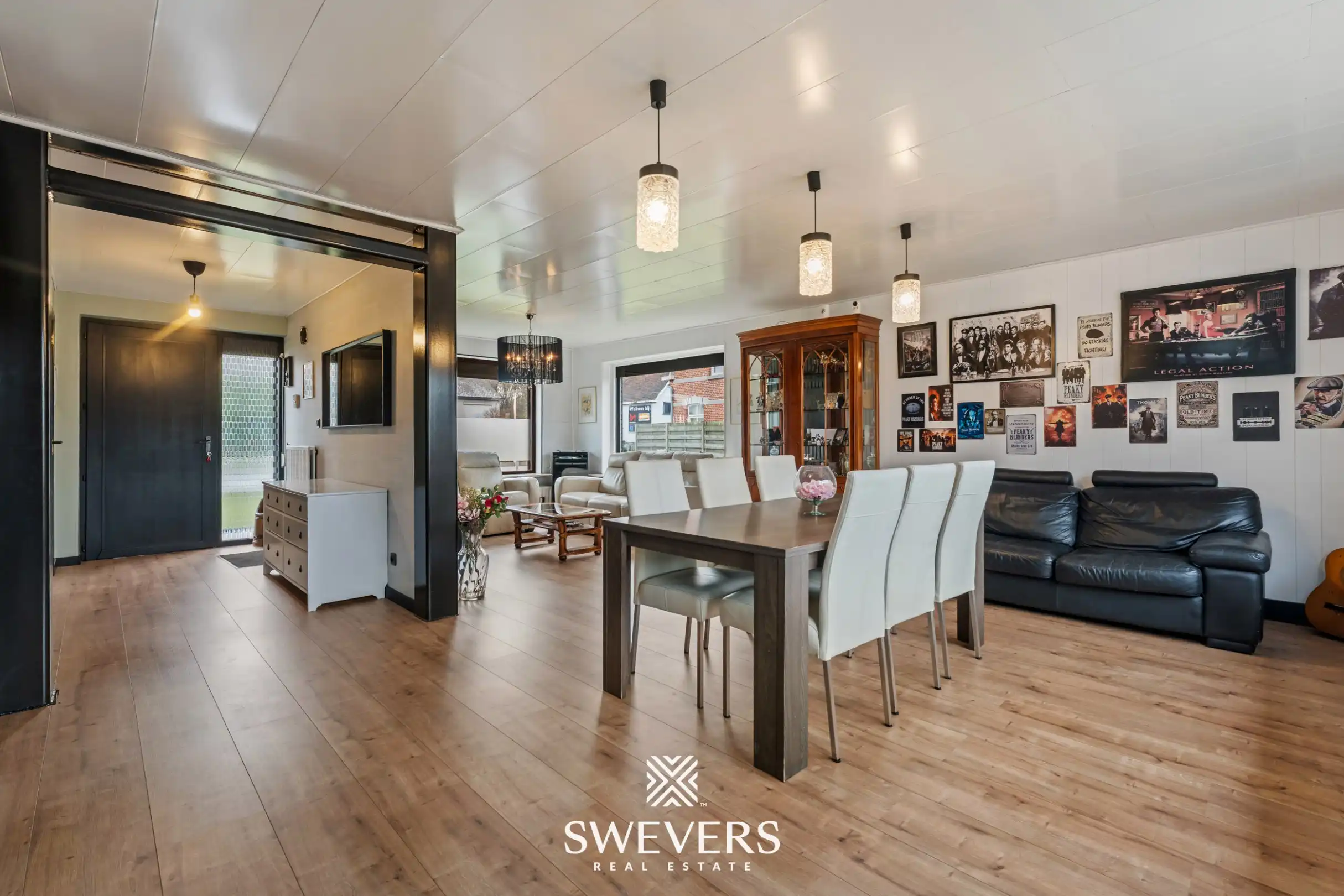 Instapklare gezinswoning met 3 slaapkamers en dubbele garage gelegen op toplocatie foto 3