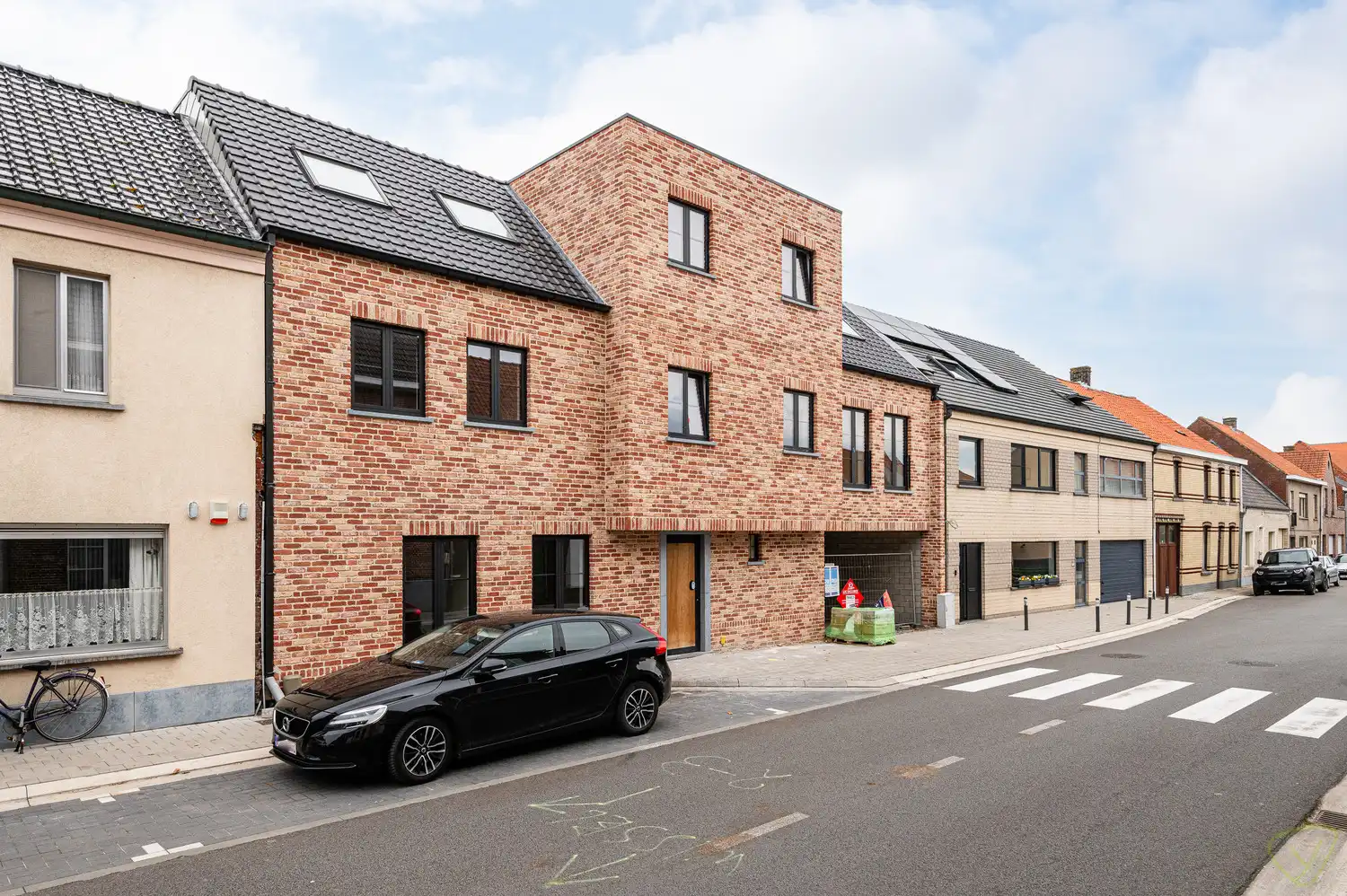 Prachtige kleinschalige nieuwbouwresidentie gelegen in Dorpskern van Sint-Laureins! foto {{pictureIndex}}